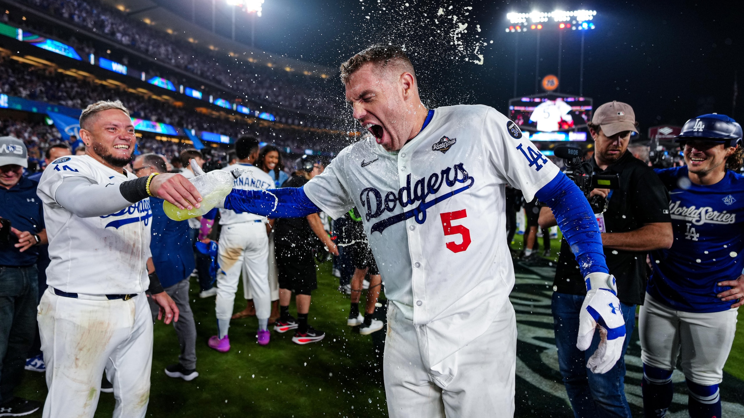World Series - Toronto Blue Jays v Los Angeles Dodgers - Game 3 World Series - Toronto Blue Jays v Los Angeles Dodgers - Game 3