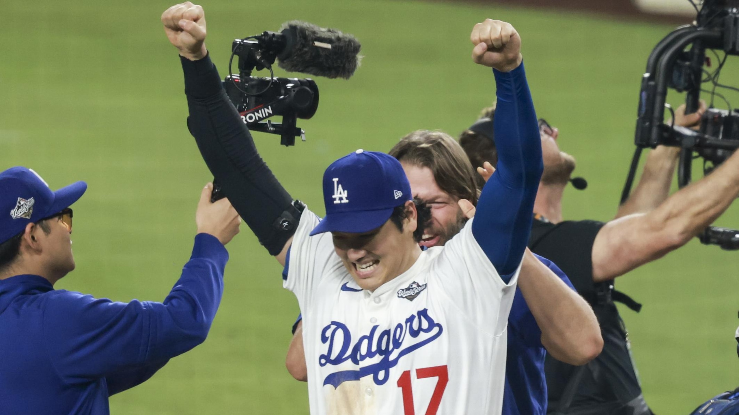 World Series - Toronto Blue Jays v Los Angeles Dodgers - Game 3