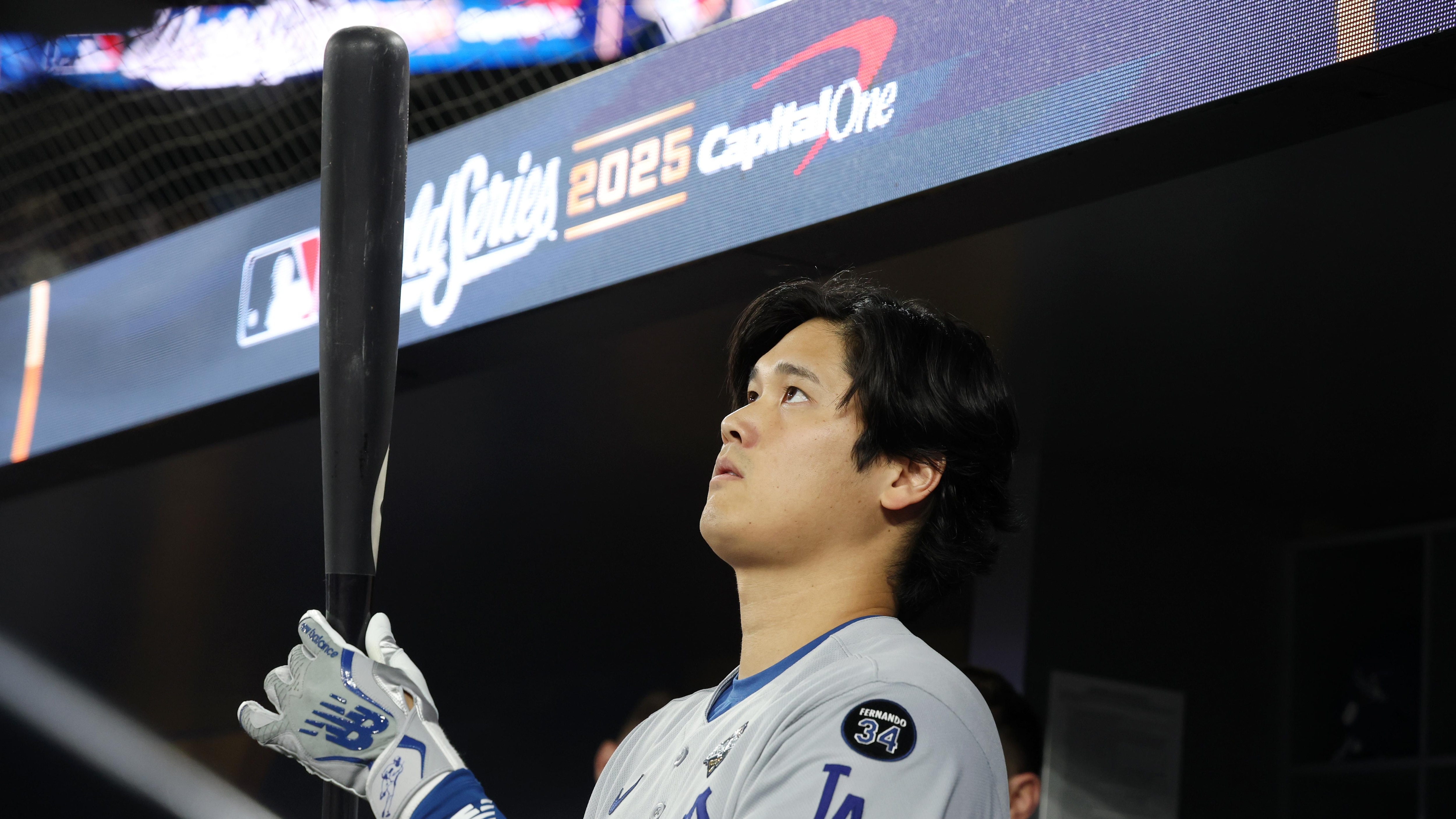 Dodgers and Blue Jays in game 6 of the world series at Rogers Centre. Dodgers and Blue Jays in game 6 of the world series at Rogers Centre.