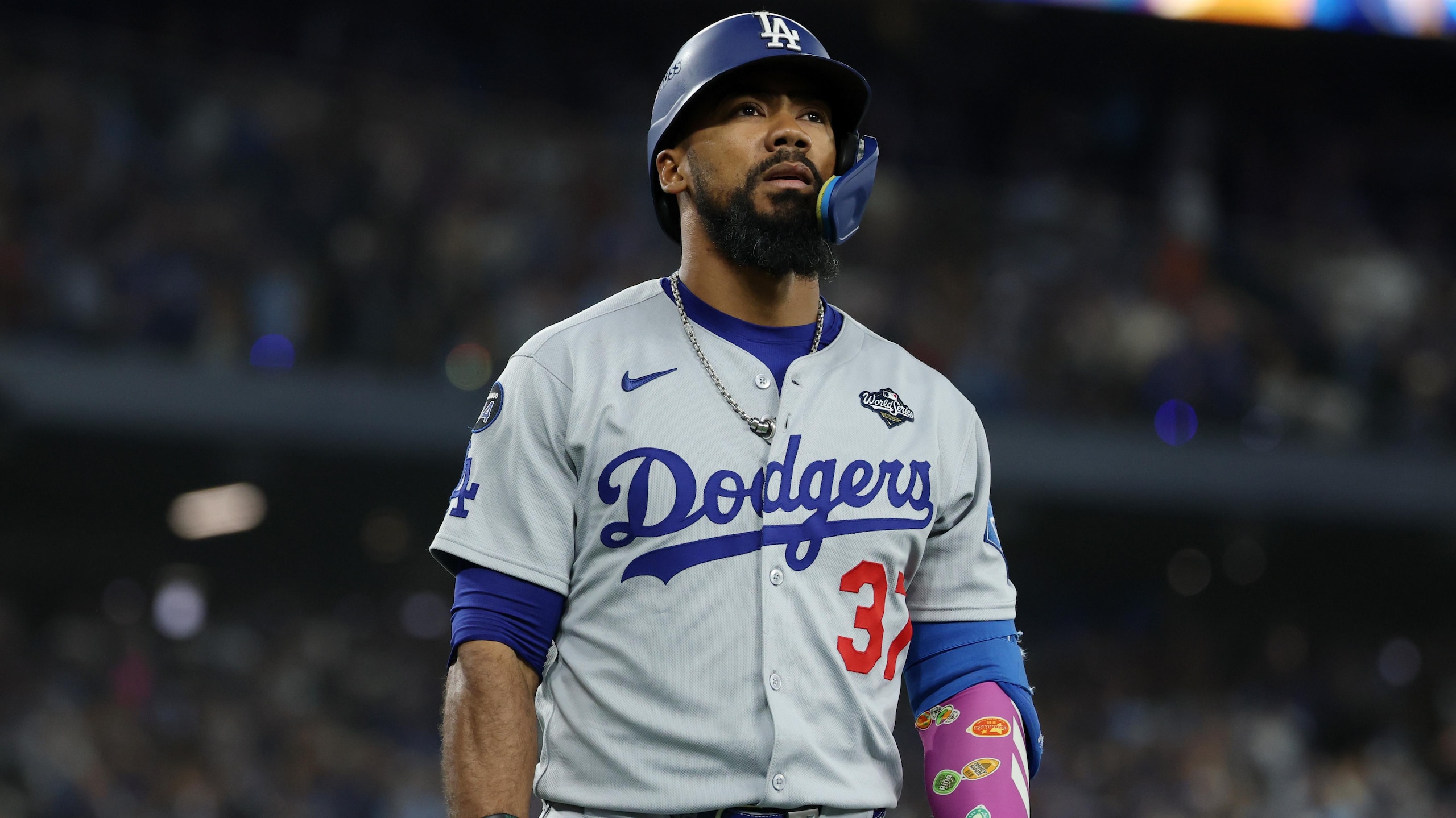 Dodgers and Blue Jays in game 6 of the world series at Rogers Centre.