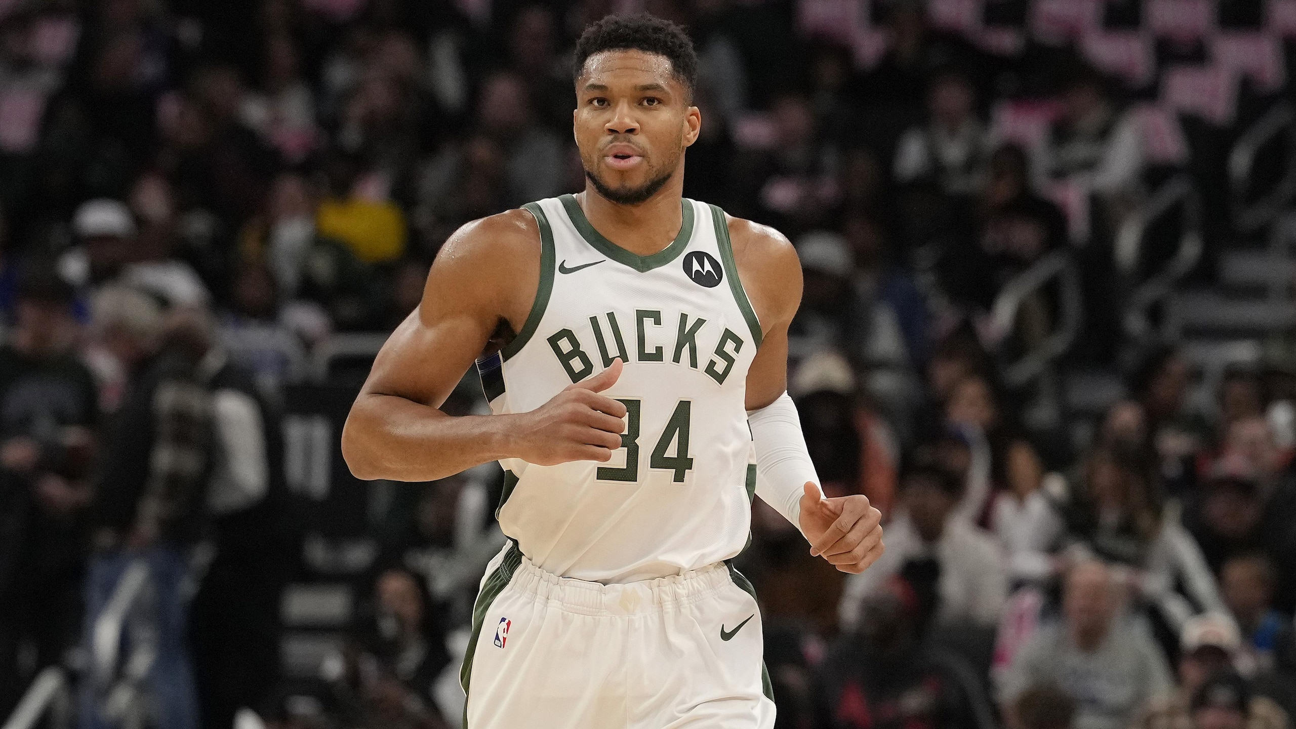 New York Knicks v Milwaukee Bucks