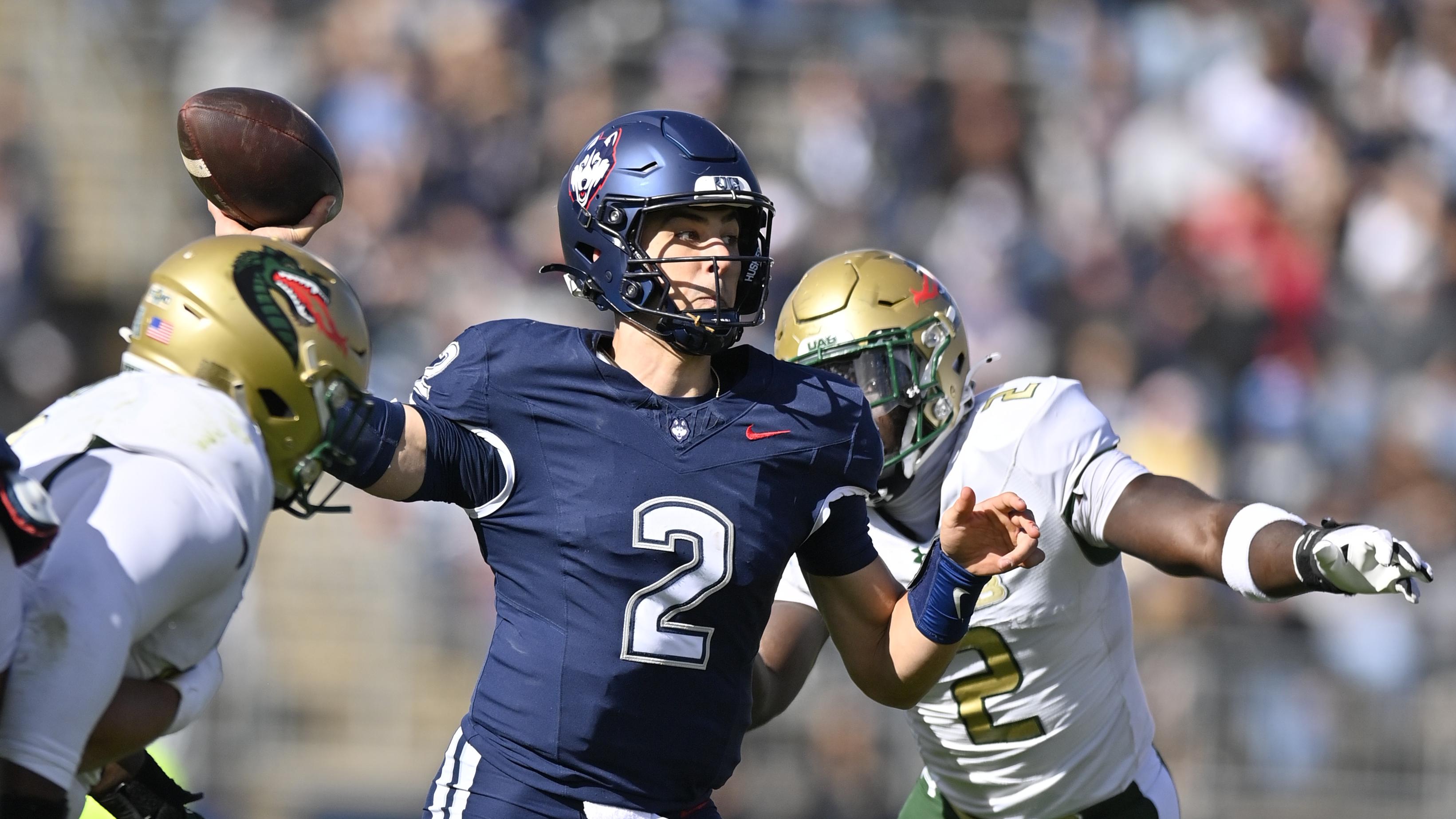 COLLEGE FOOTBALL: NOV 01 UAB at UConn
