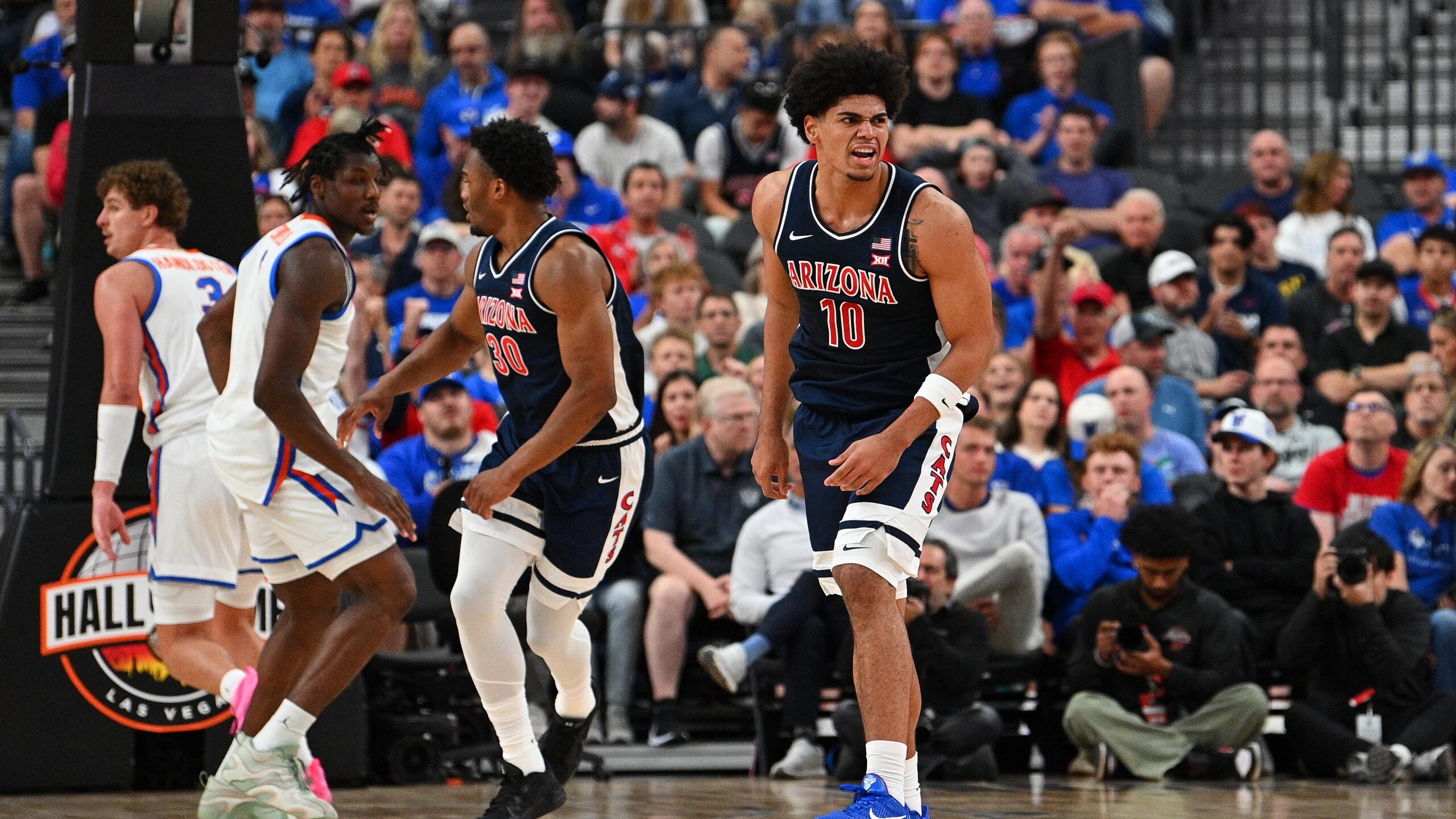 COLLEGE BASKETBALL: NOV 03 Hall of Fame Series Arizona vs Florida