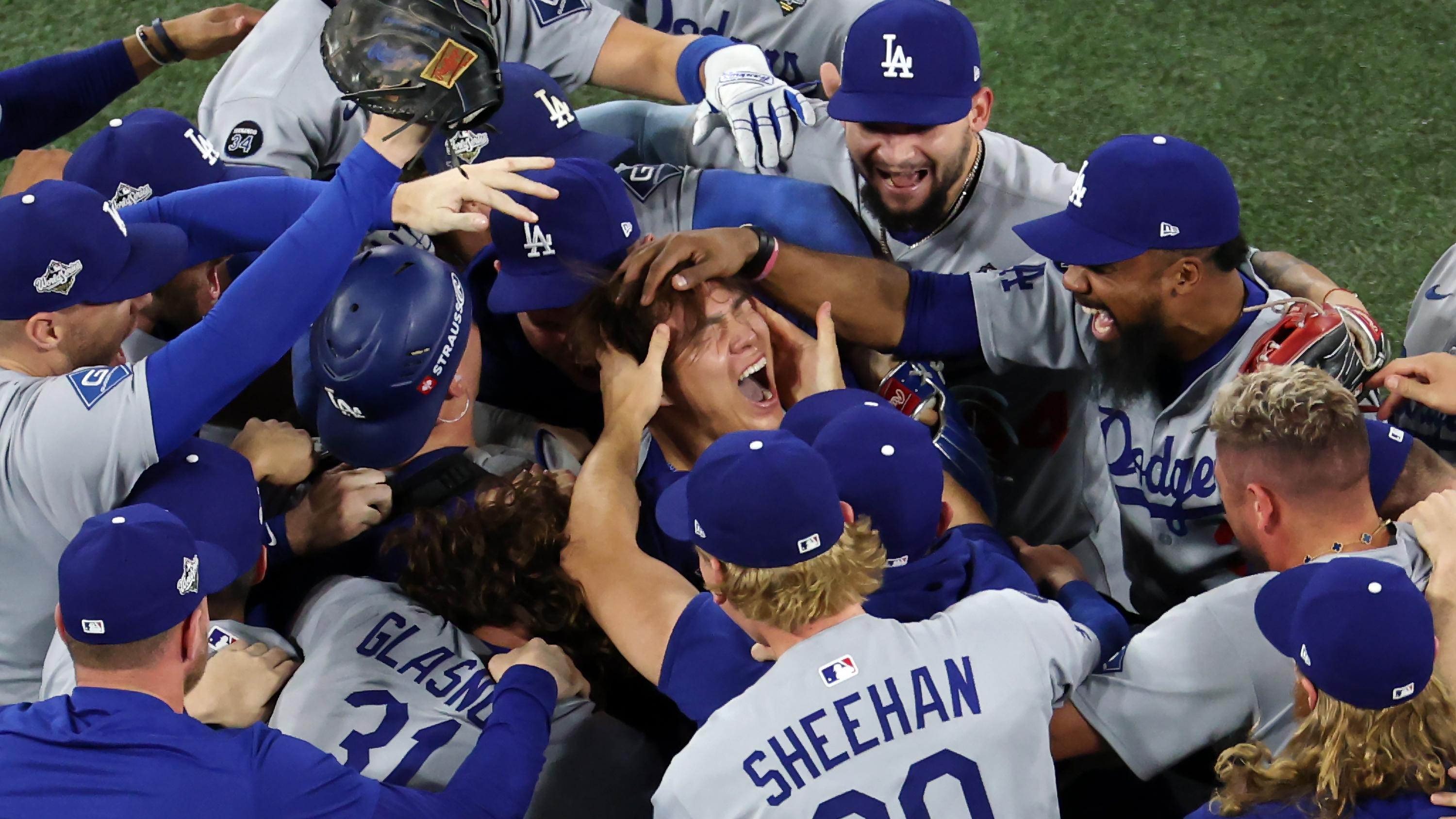 World Series - Los Angeles Dodgers v Toronto Blue Jays - Game Seven World Series - Los Angeles Dodgers v Toronto Blue Jays - Game Seven