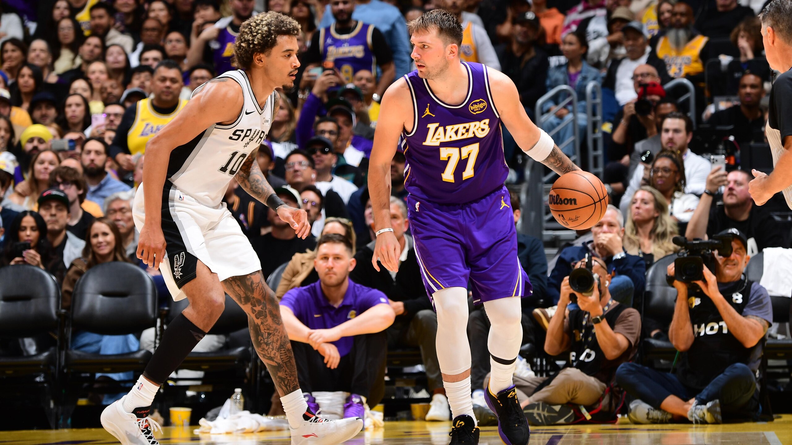 San Antonio Spurs v Los Angeles Lakers