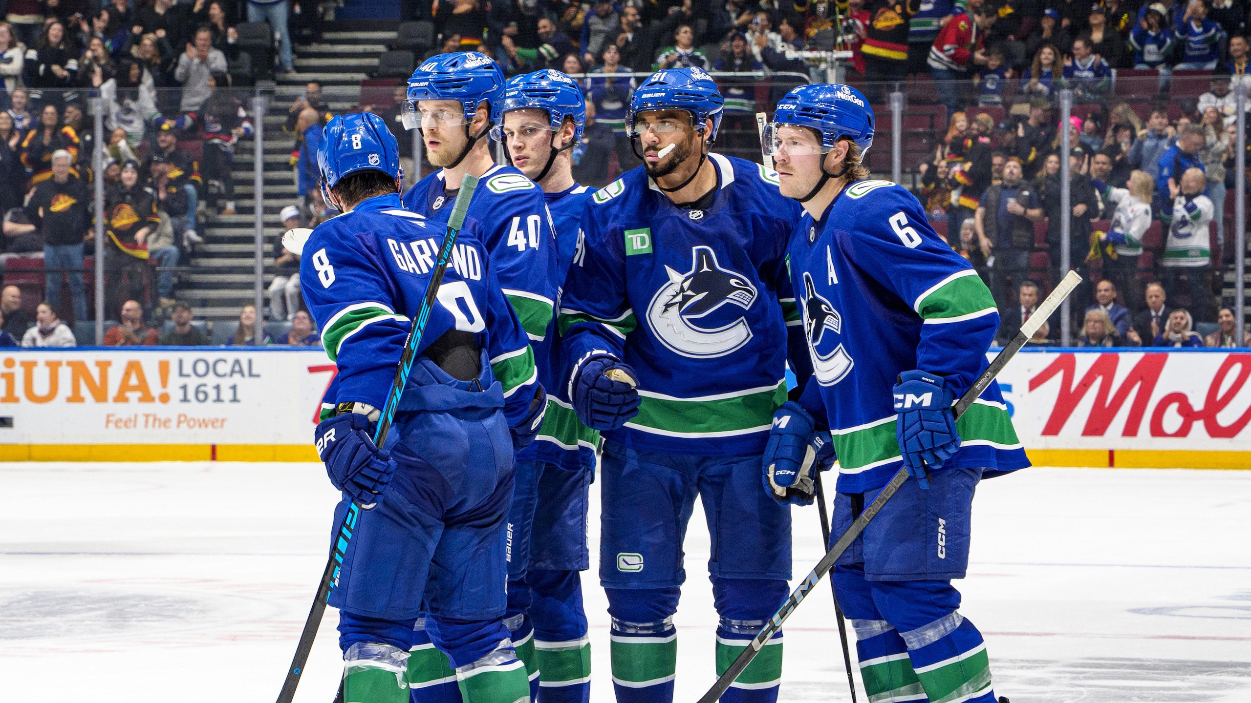 Chicago Blackhawks v Vancouver Canucks