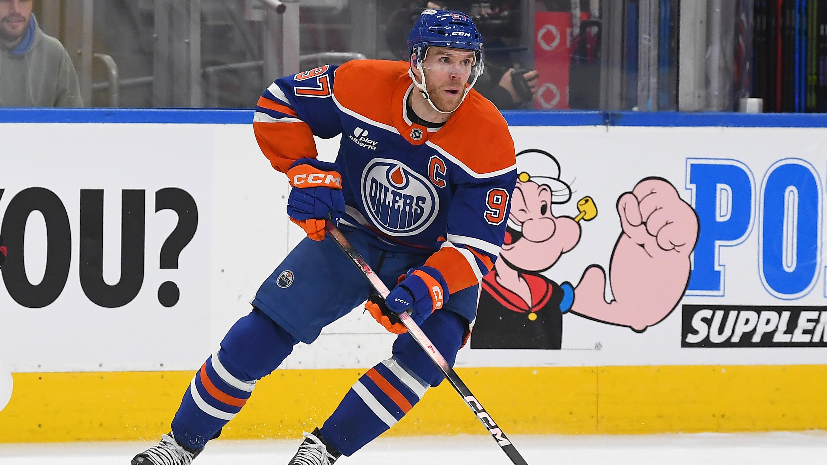 Chicago Blackhawks v Edmonton Oilers