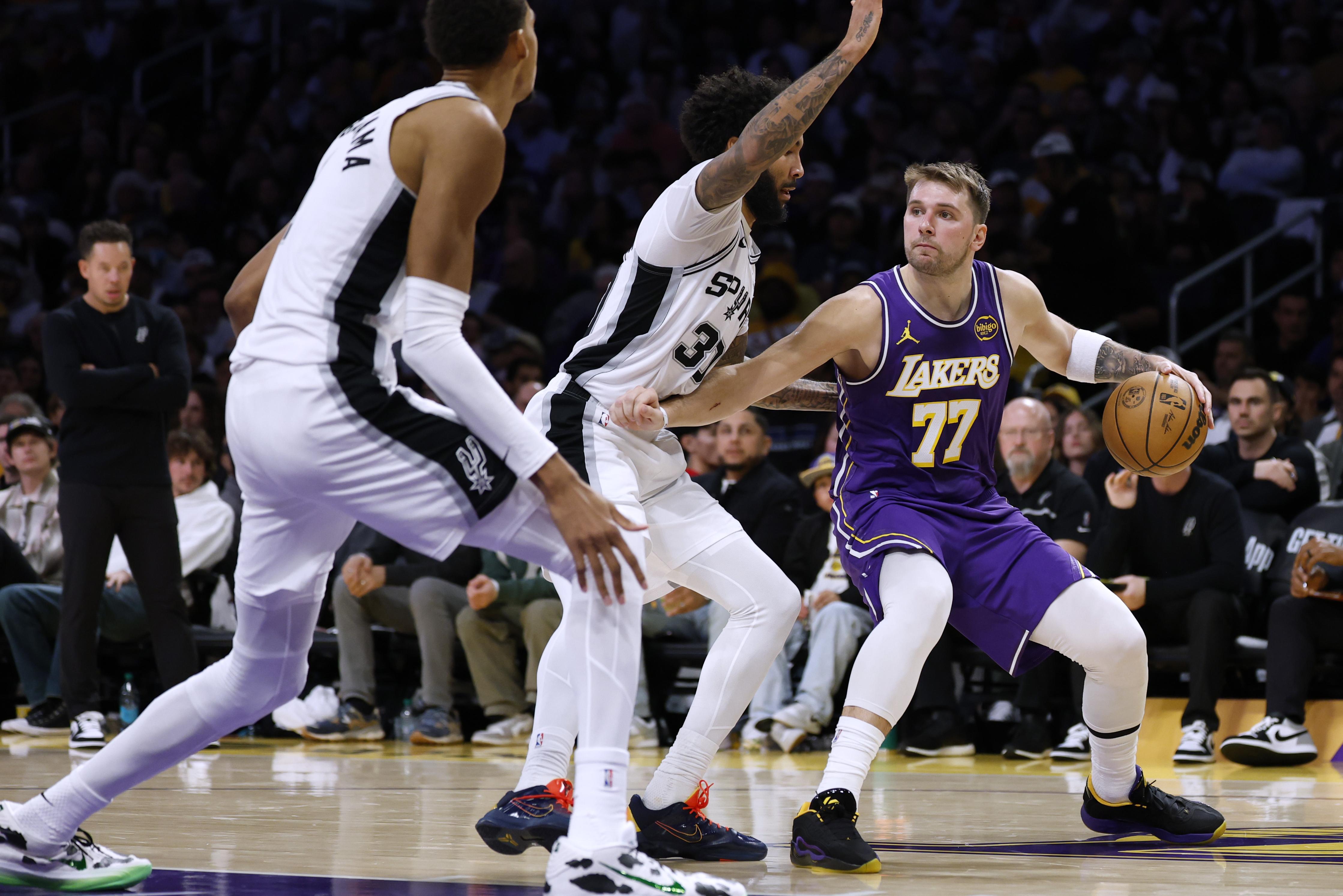 San Antonio Spurs v Los Angeles Lakers