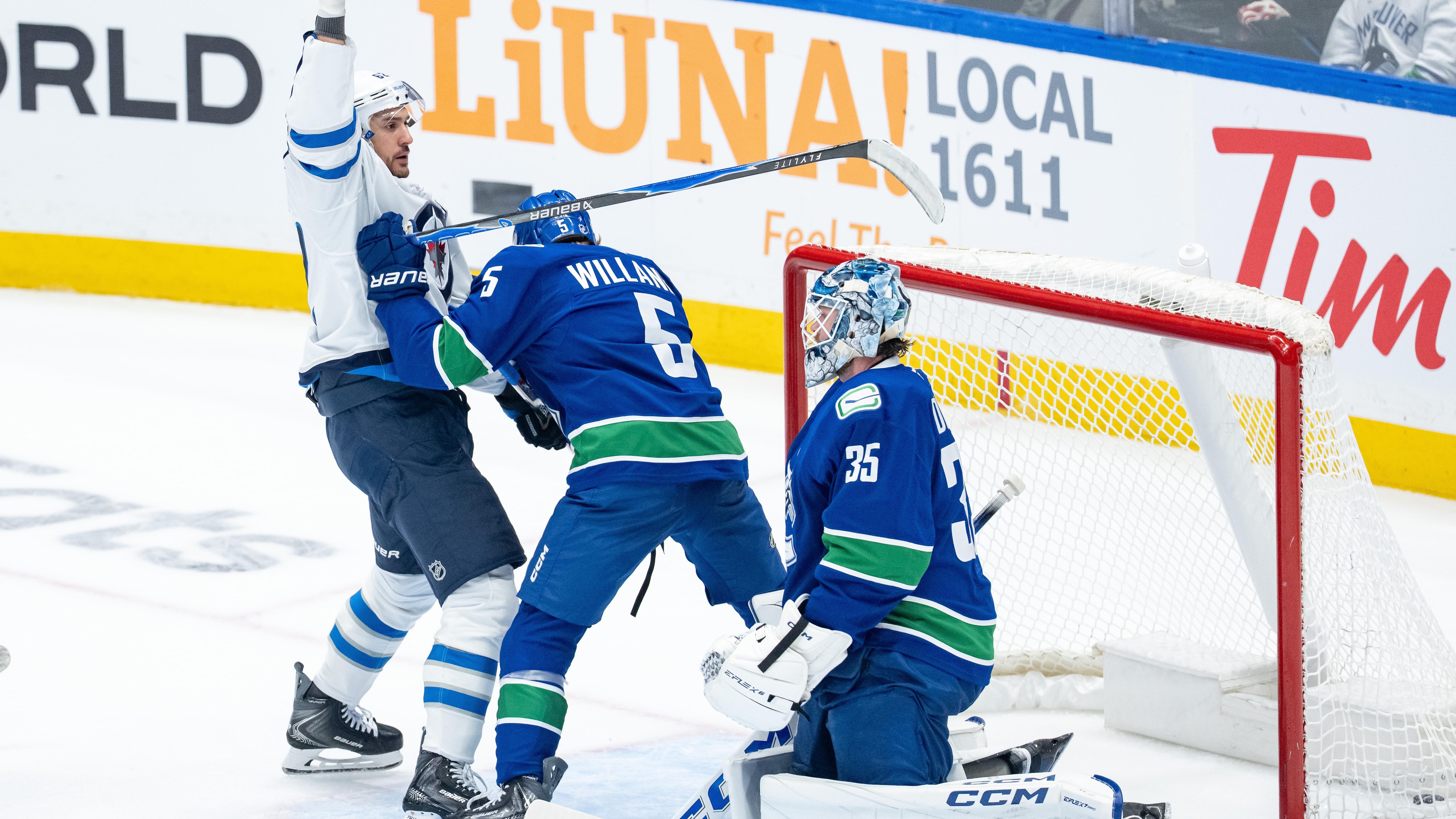 NHL: NOV 11 Jets at Canucks