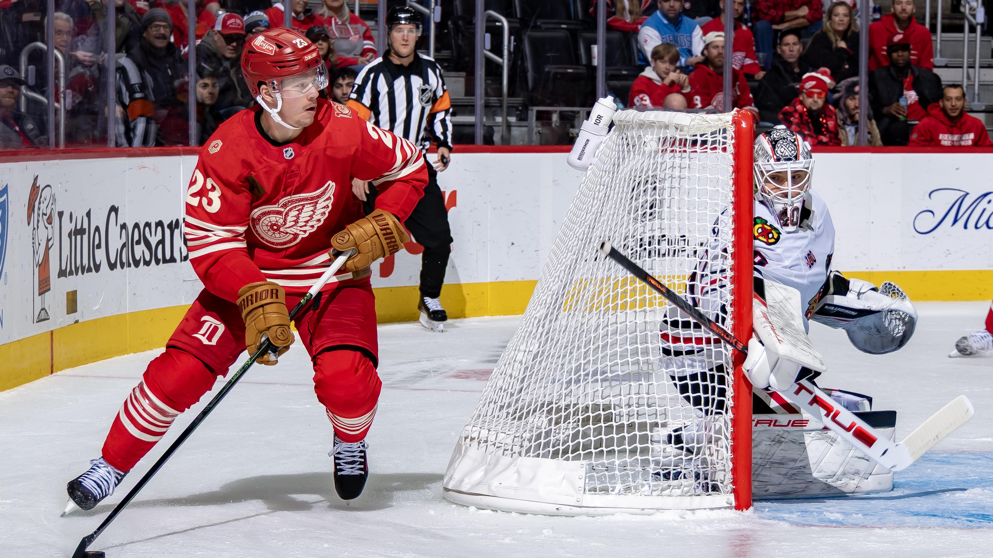 Chicago Blackhawks v Detroit Red Wings