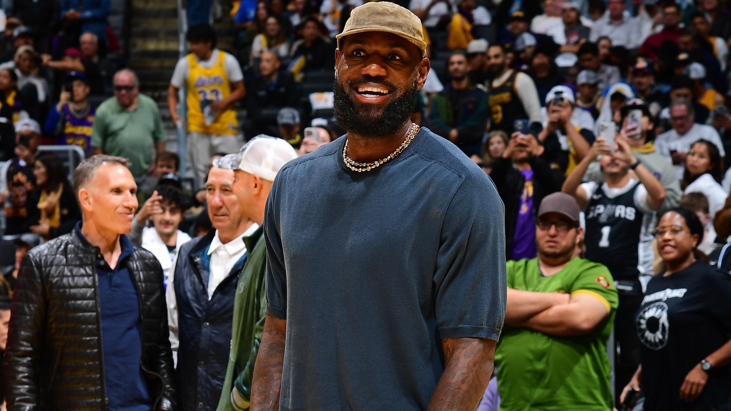San Antonio Spurs v Los Angeles Lakers