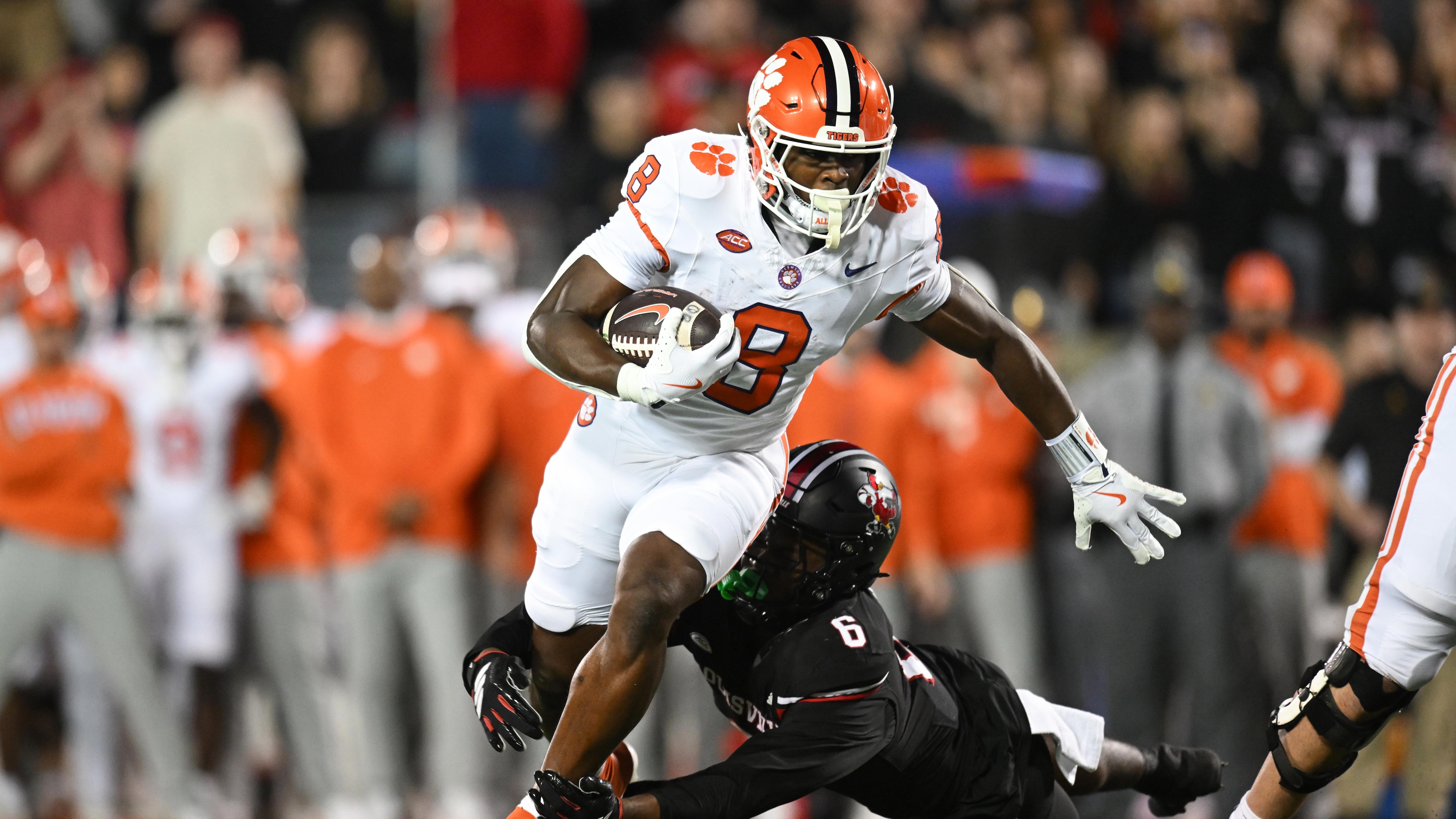 COLLEGE FOOTBALL: NOV 14 Clemson at Louisville COLLEGE FOOTBALL: NOV 14 Clemson at Louisville