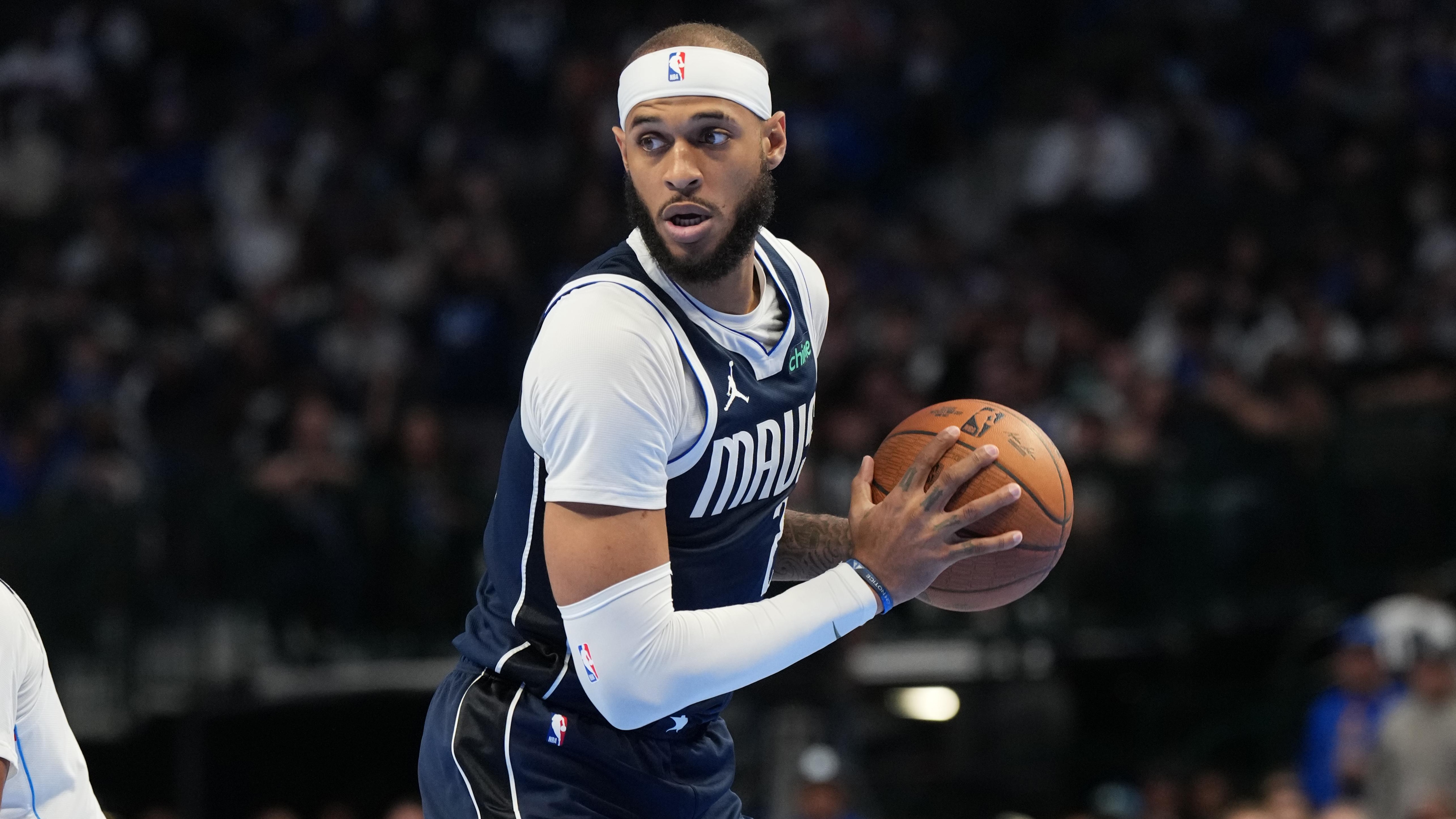 Los Angeles Clippers v Dallas Mavericks