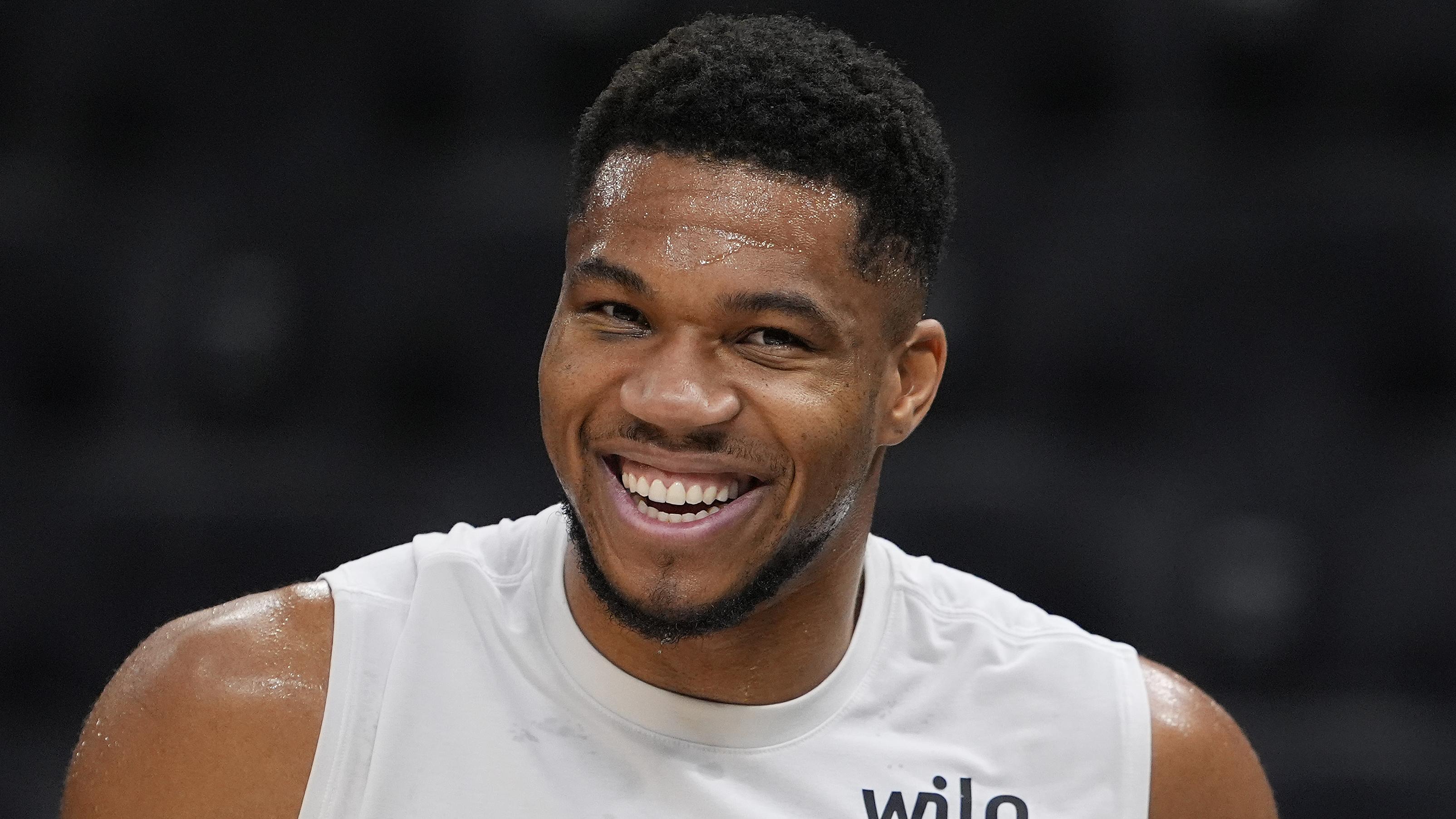 Sacramento Kings v Milwaukee Bucks