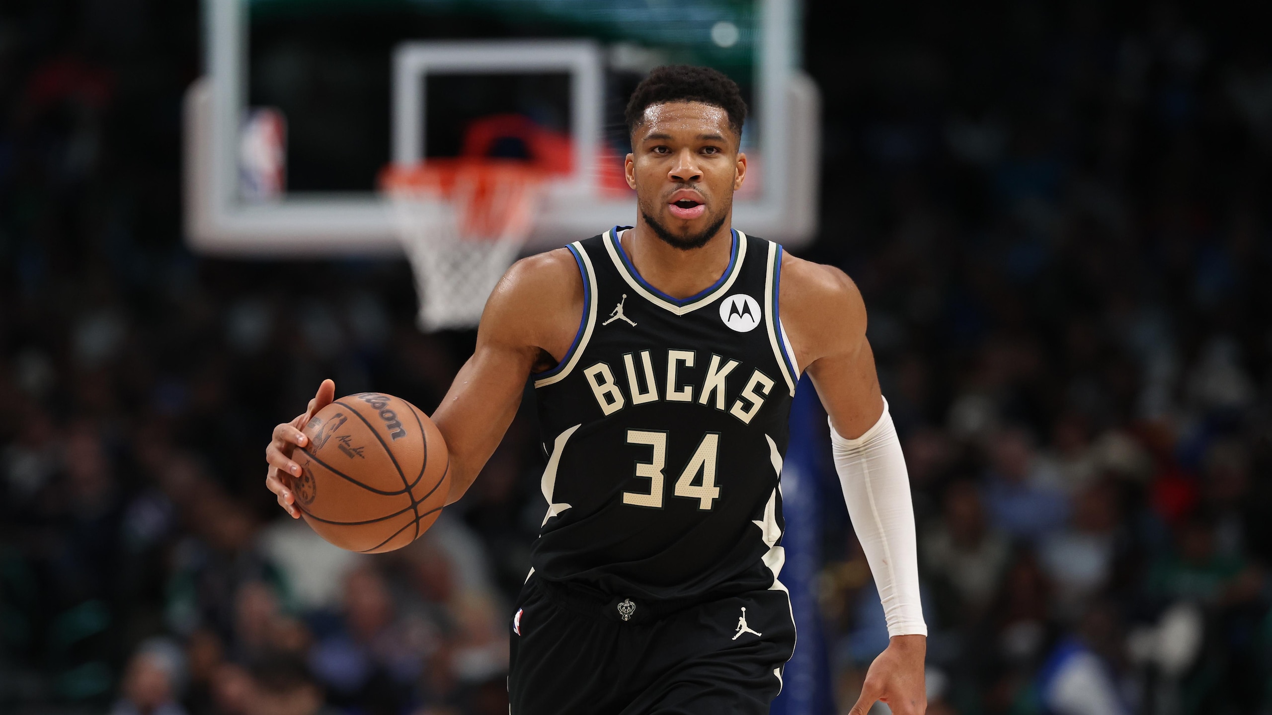 Milwaukee Bucks v Dallas Mavericks
