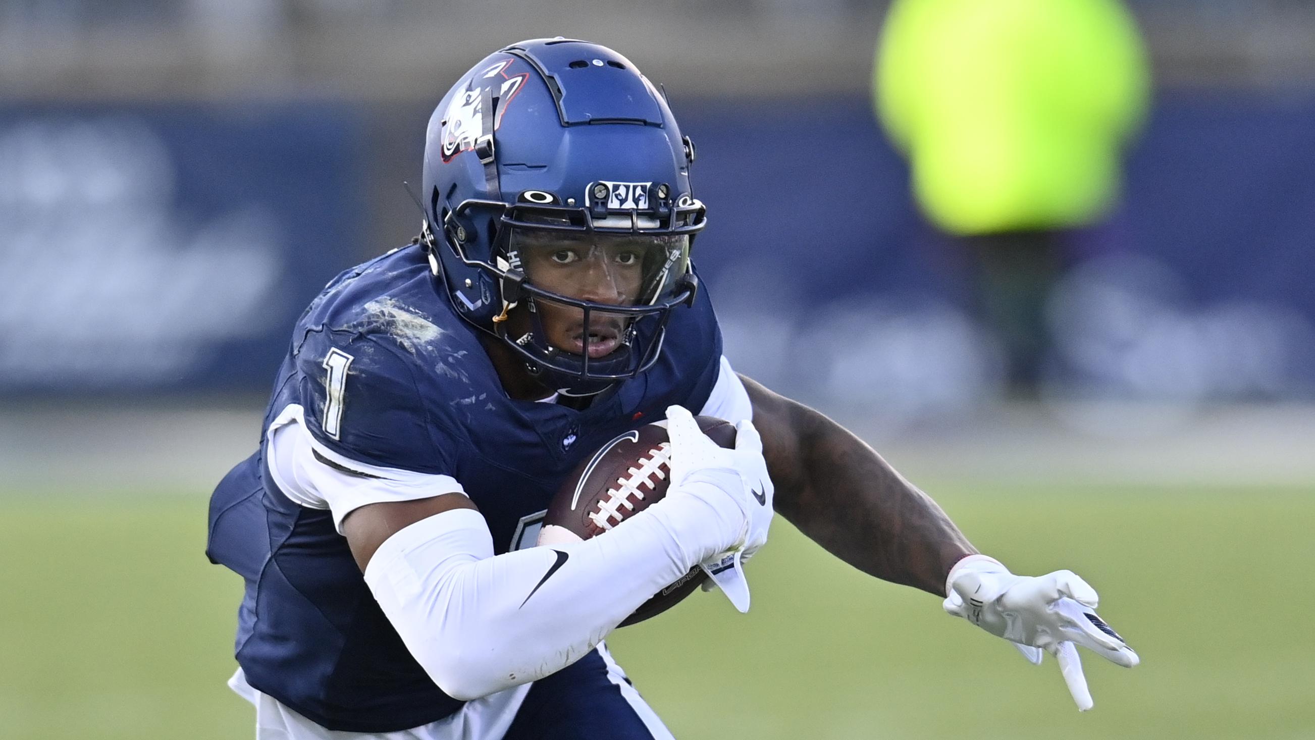 COLLEGE FOOTBALL: NOV 15 Air Force at UConn