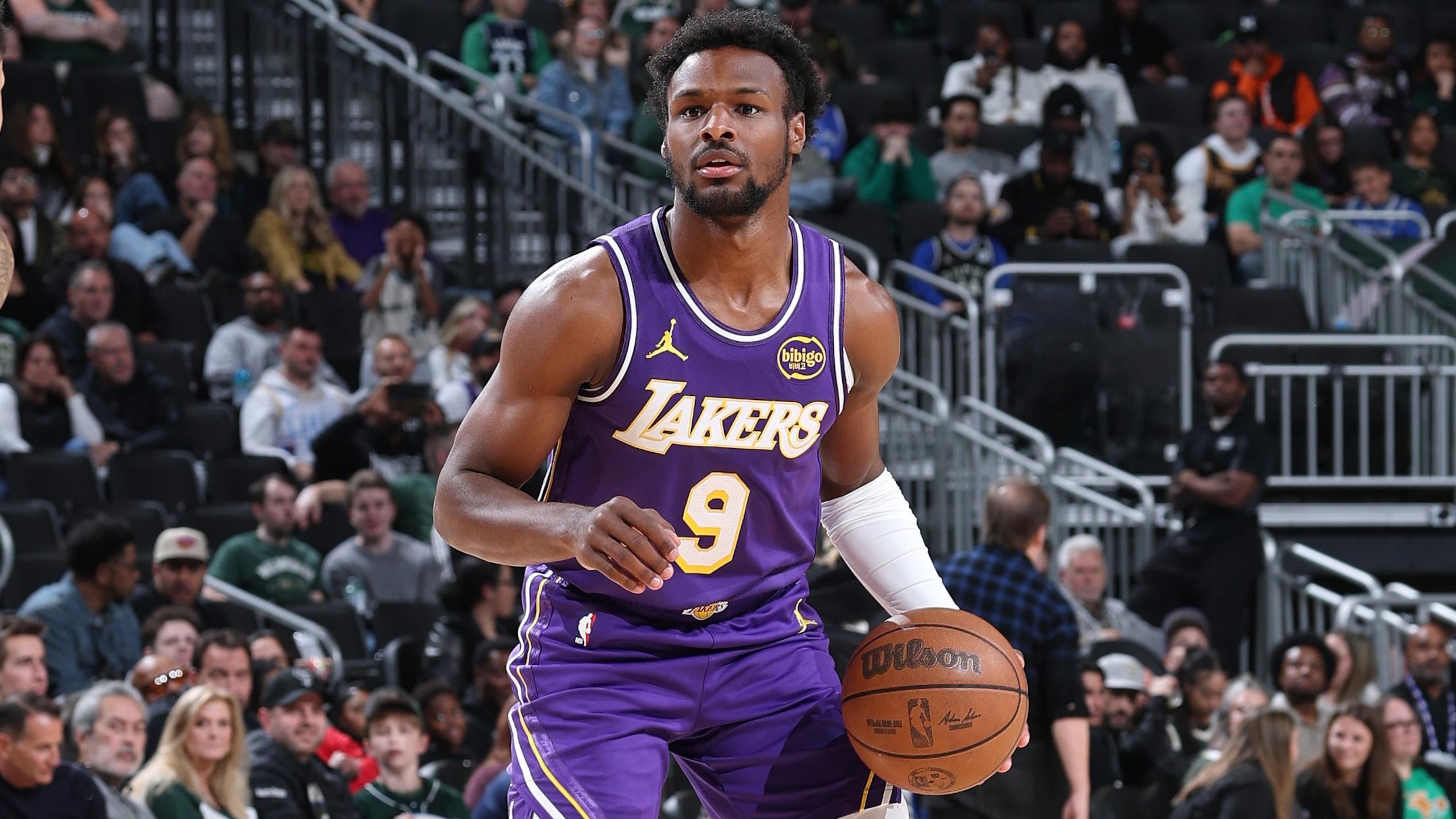 Los Angeles Lakers v Milwaukee Bucks