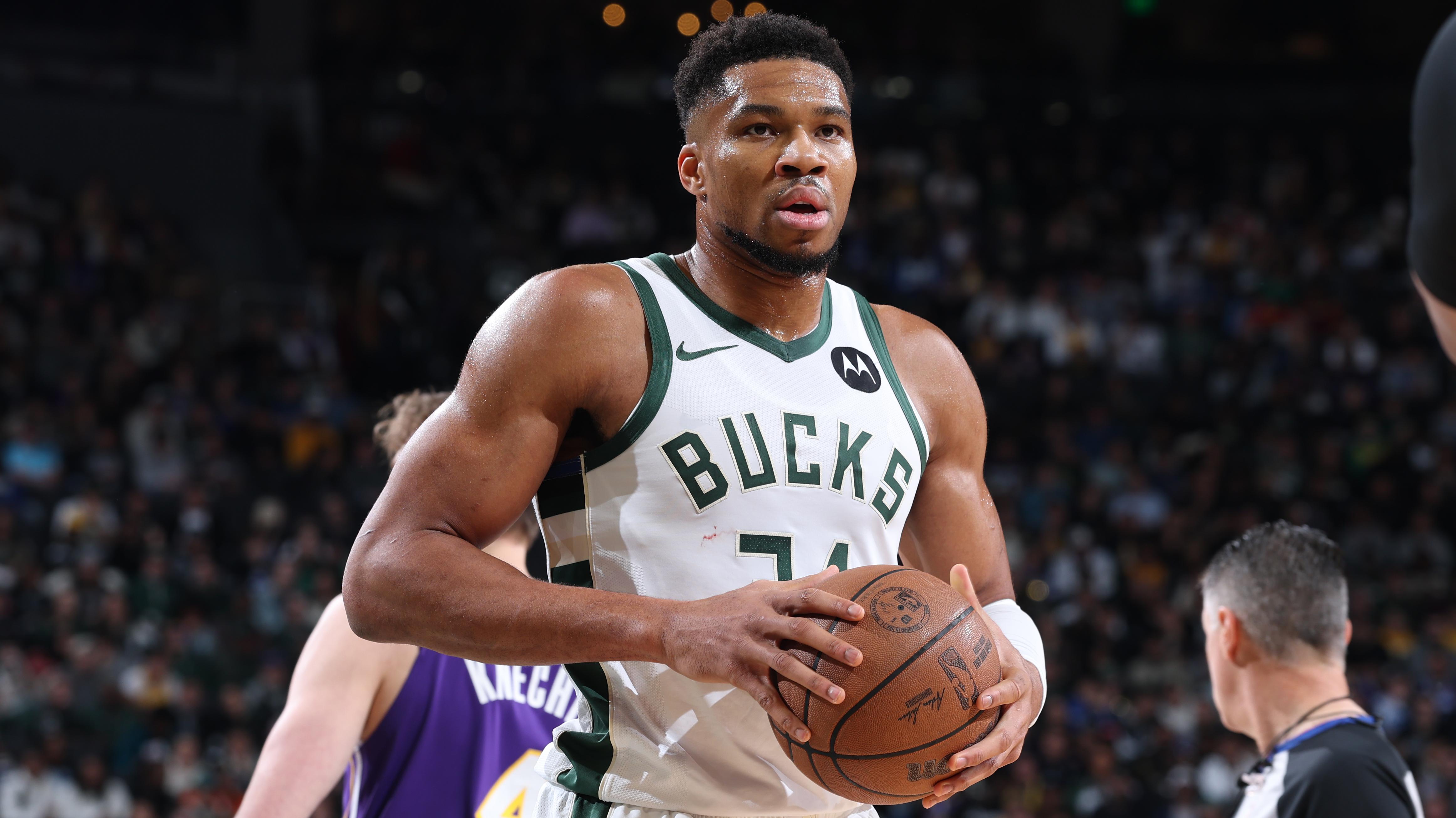 Los Angeles Lakers v Milwaukee Bucks