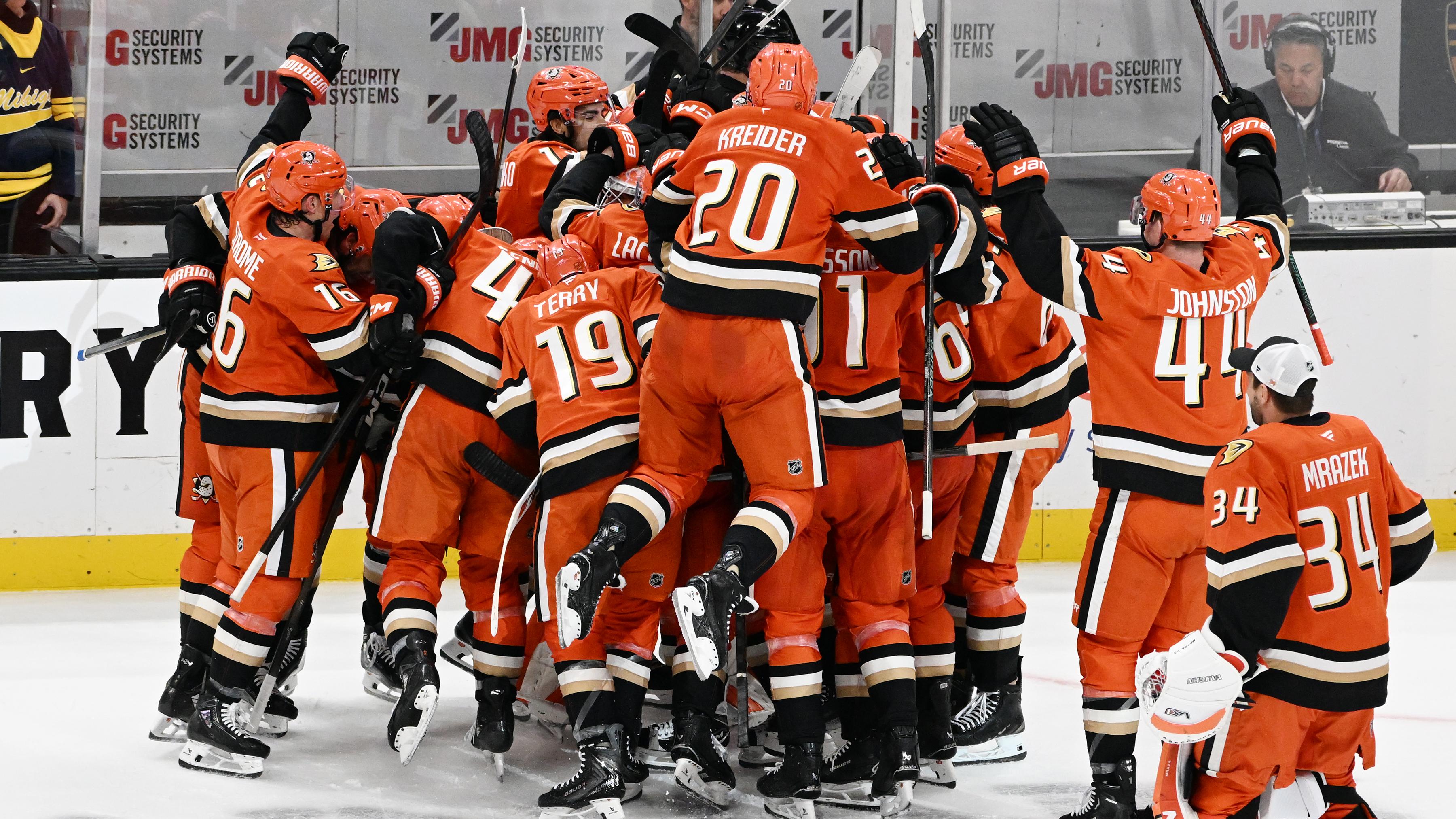 NHL: NOV 17 Mammoth at Ducks