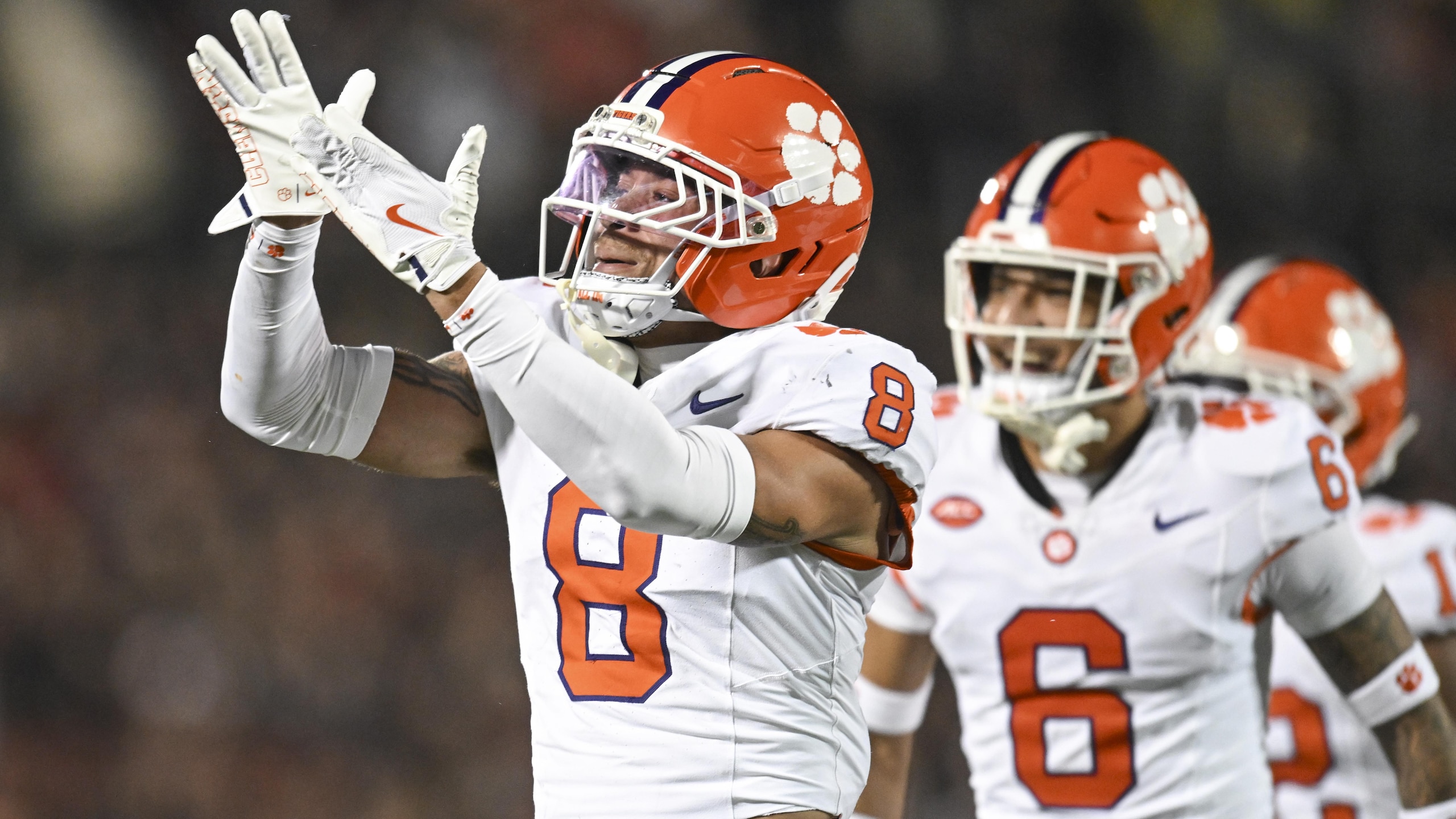 COLLEGE FOOTBALL: NOV 14 Clemson at Louisville COLLEGE FOOTBALL: NOV 14 Clemson at Louisville