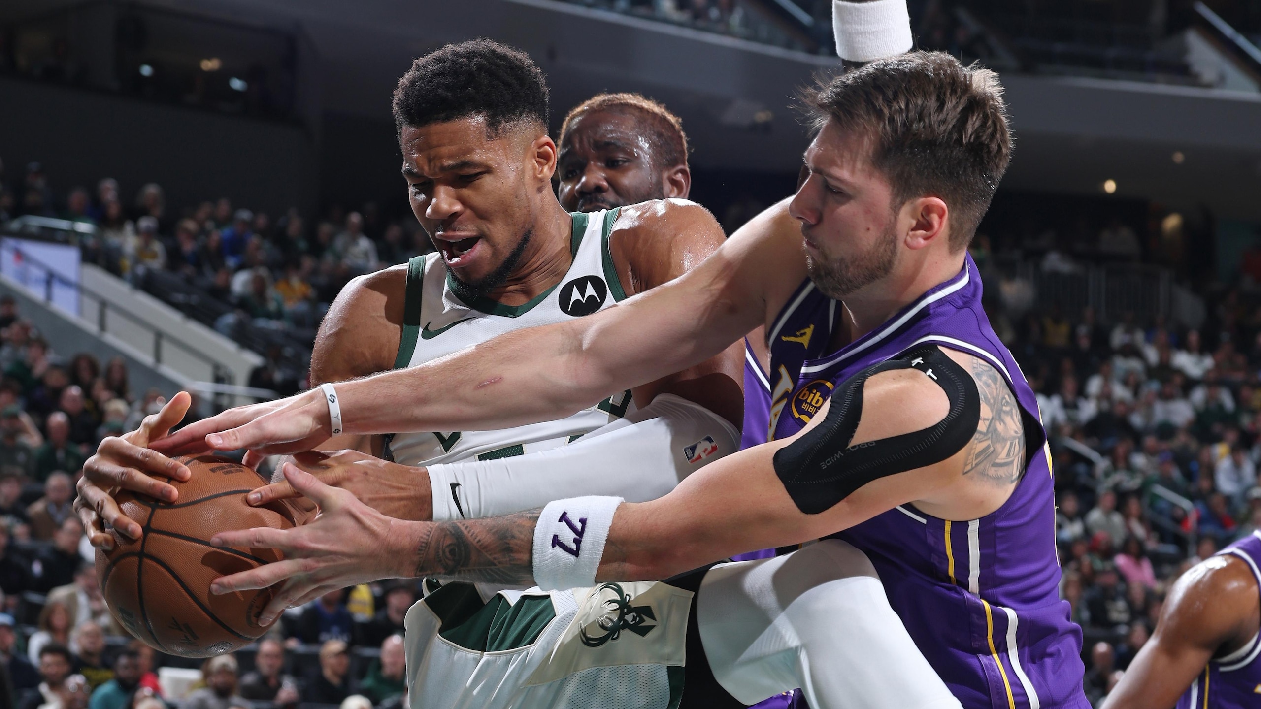 Los Angeles Lakers v Milwaukee Bucks