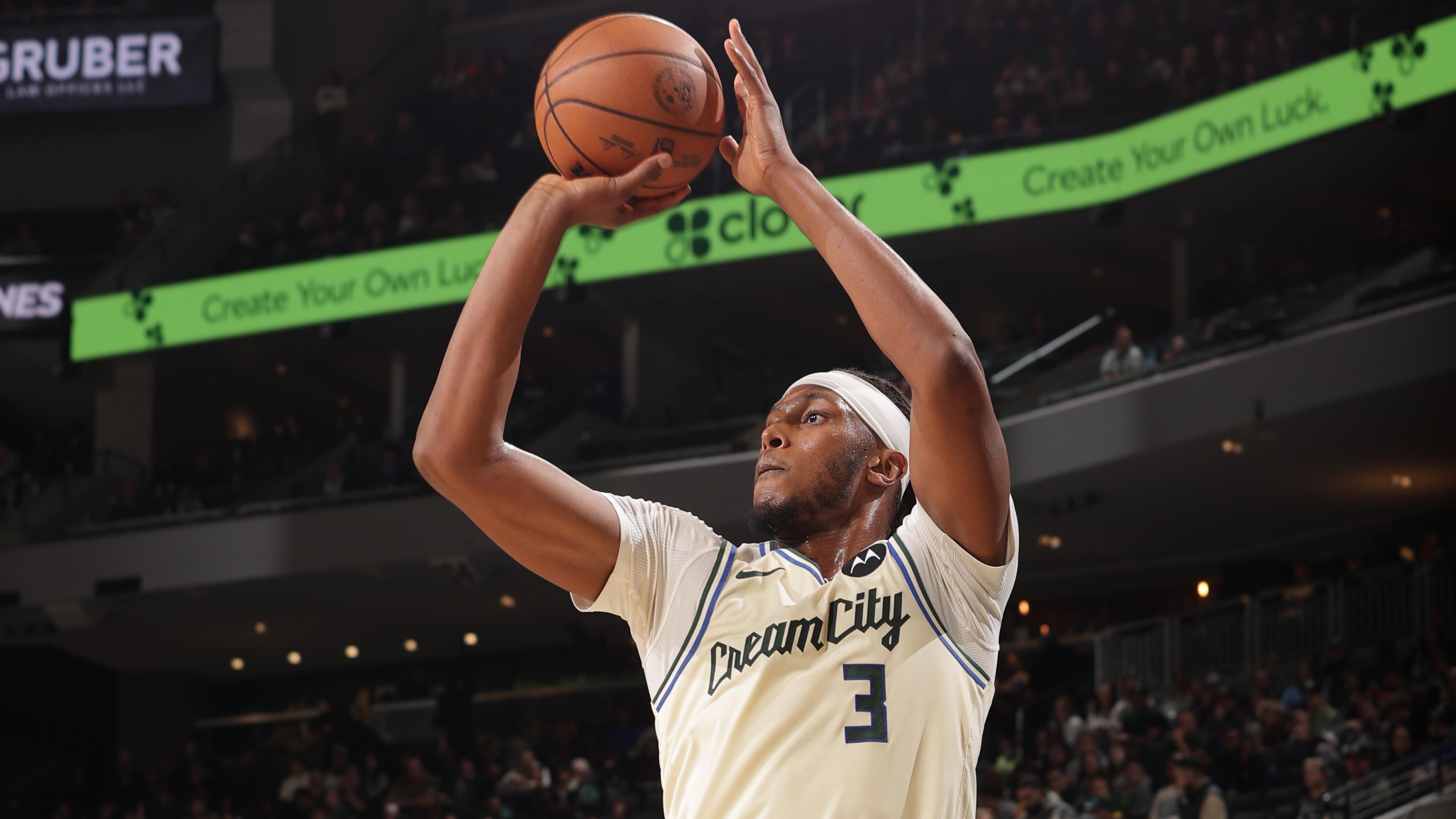 Philadelphia 76ers v Milwaukee Bucks