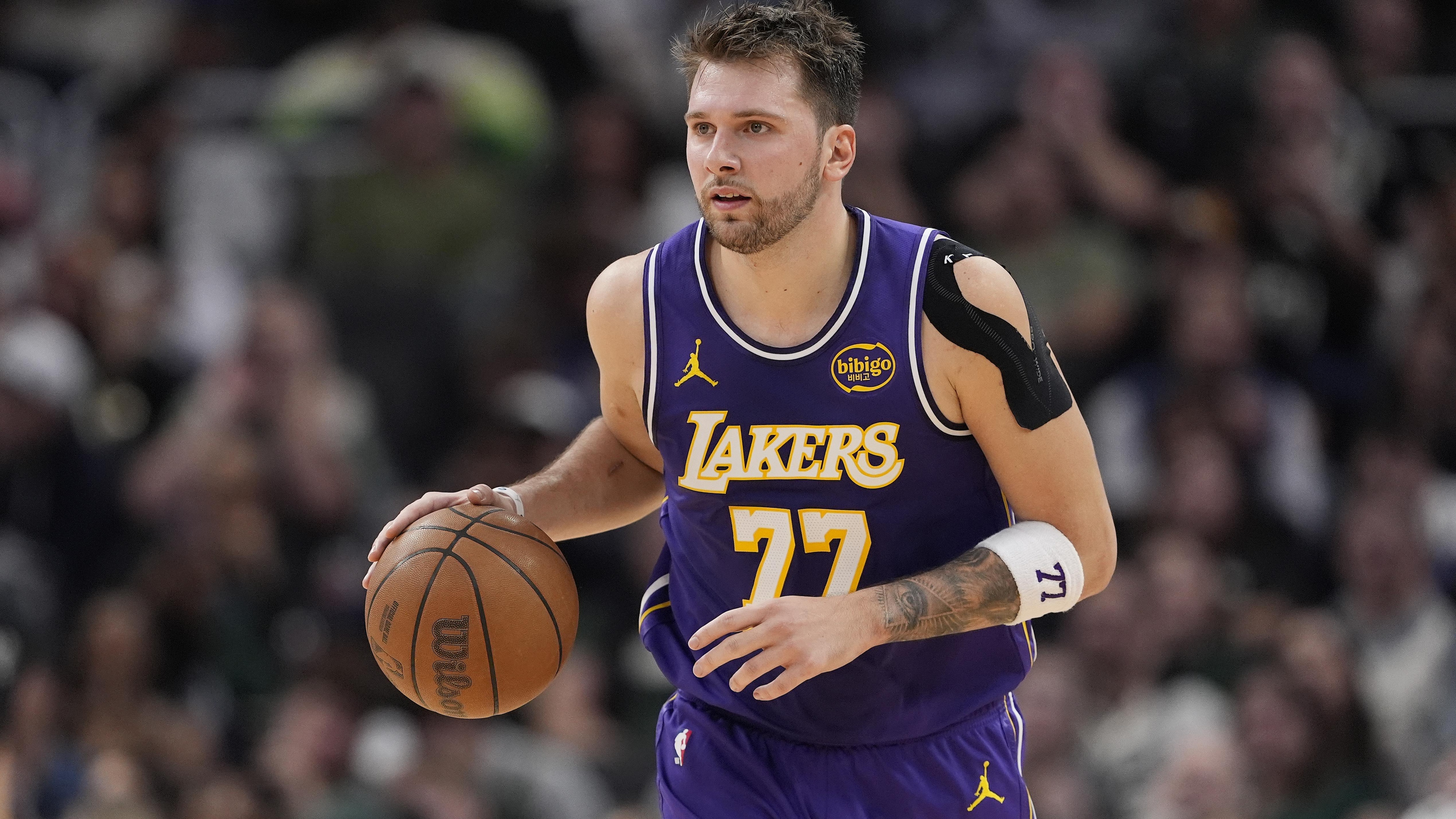 Los Angeles Lakers v Milwaukee Bucks