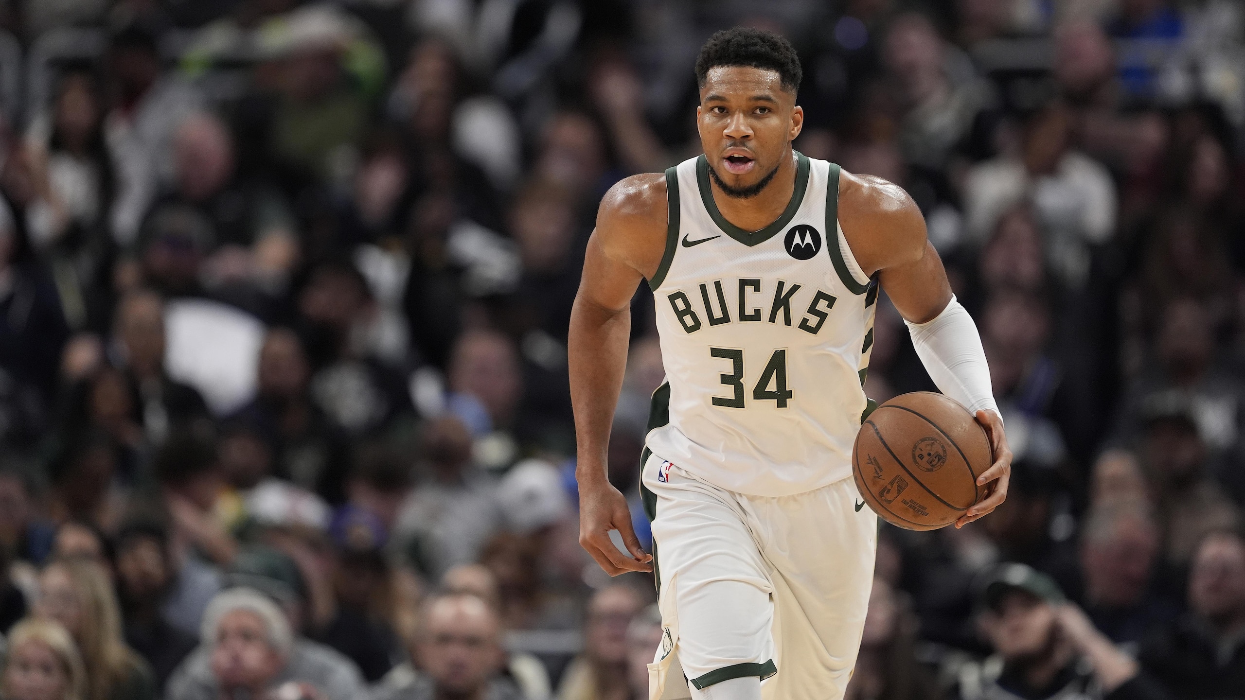 Los Angeles Lakers v Milwaukee Bucks
