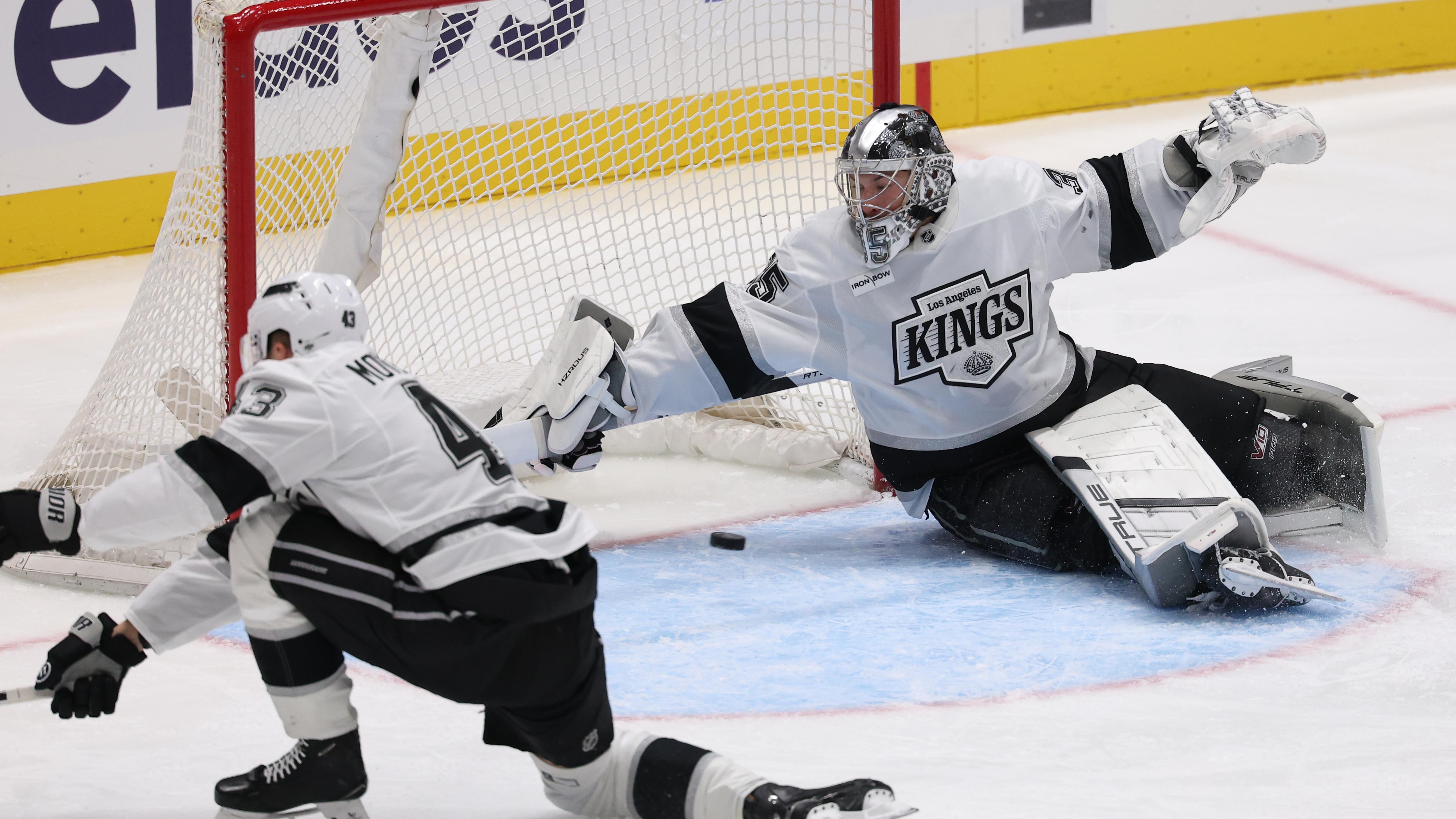 Los Angeles Kings v Washington Capitals