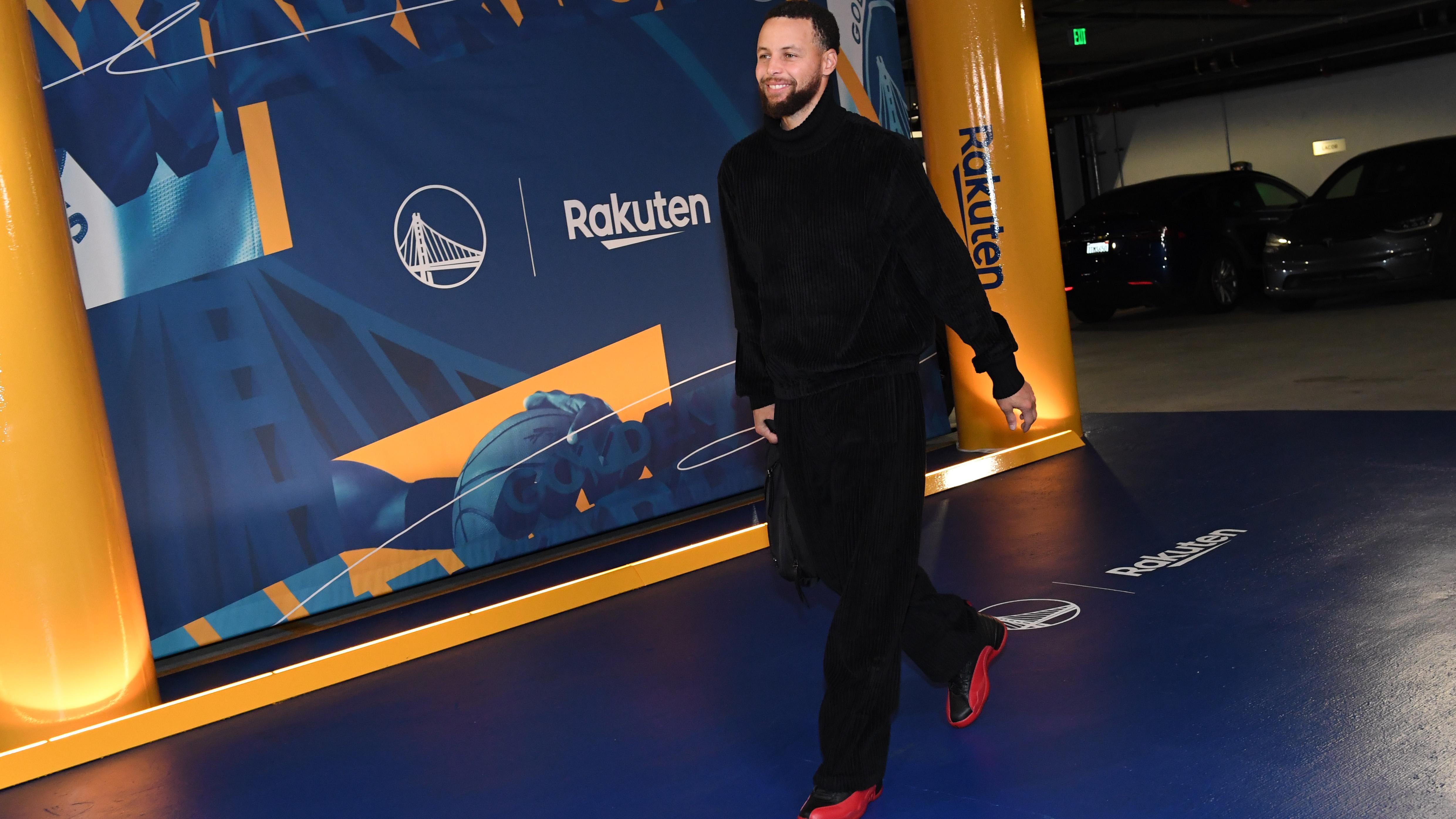 Warriors' Stephen Curry Rocks Air Jordans After UA Split