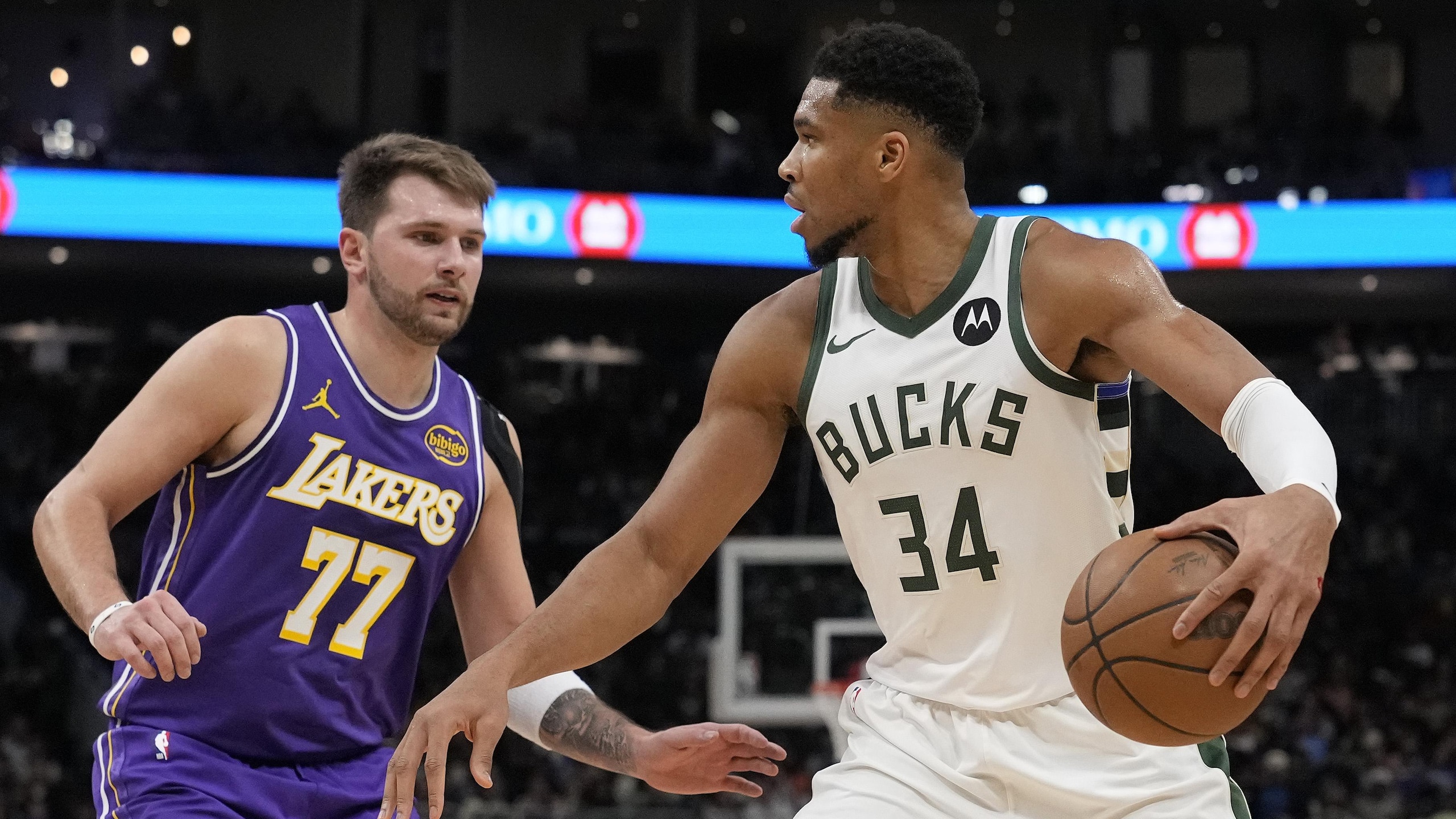 Los Angeles Lakers v Milwaukee Bucks