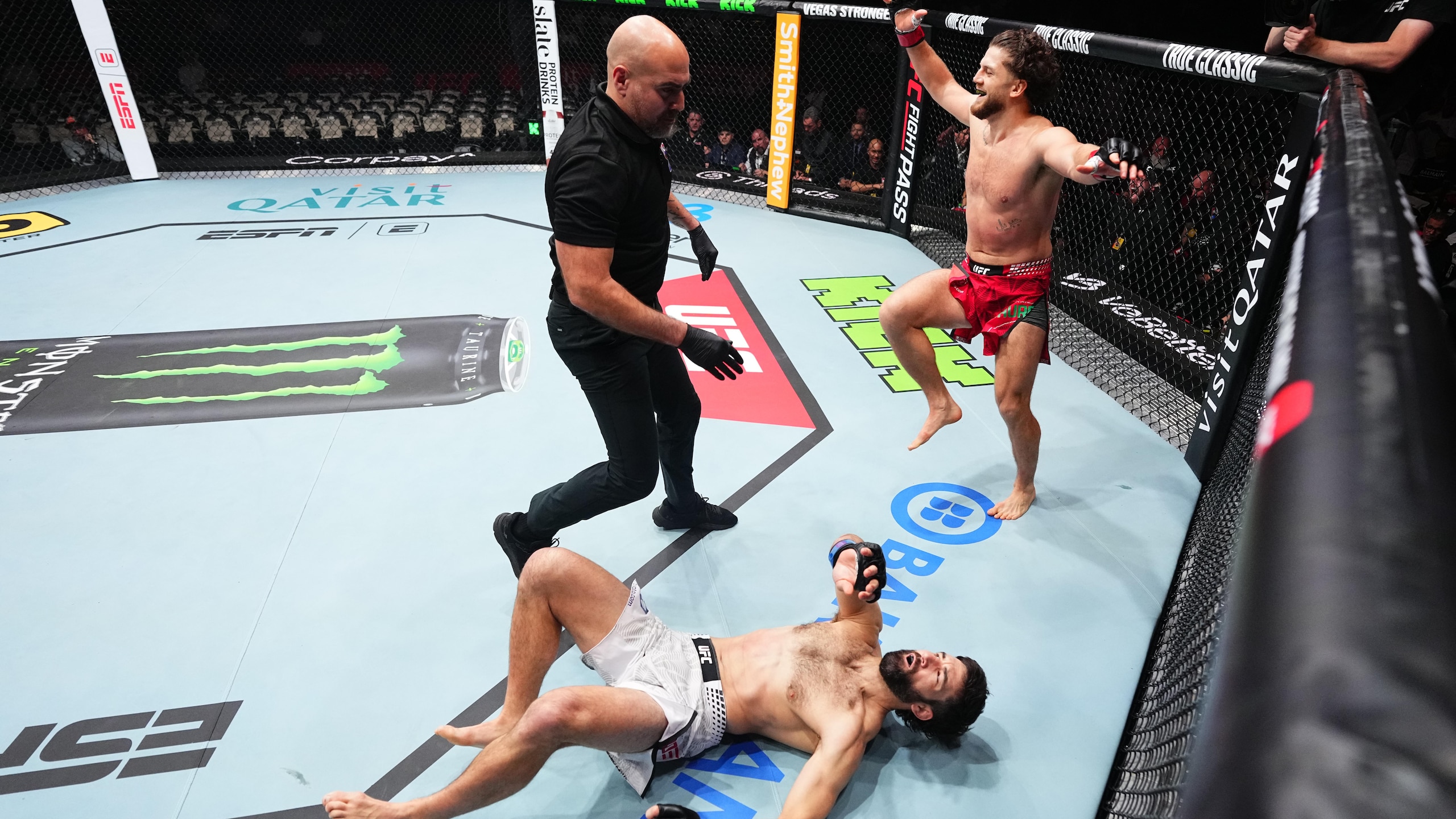 UFC Fight Night: Naurdiev v Loder