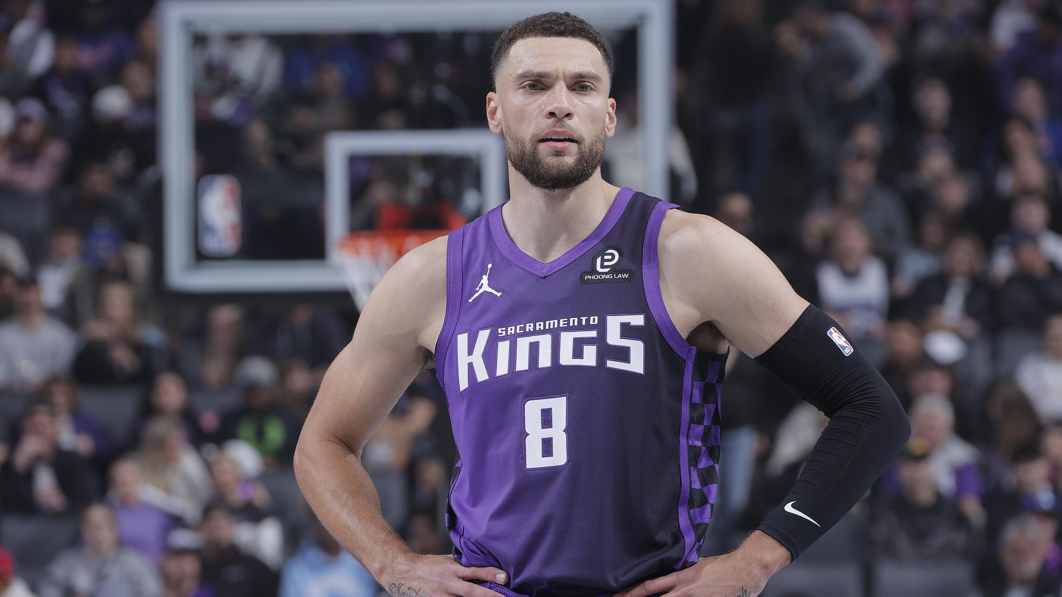 Kings Superfan Devlin Carter Ejected for Roasting Defense