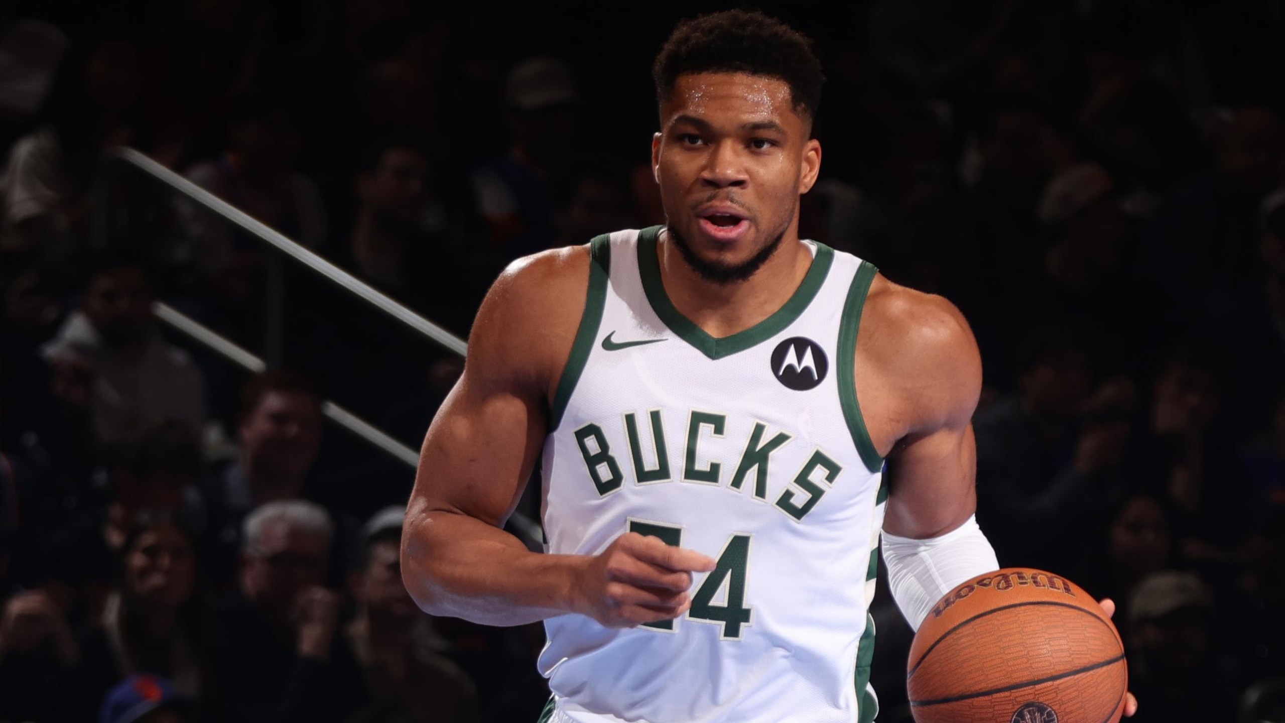 Milwaukee Bucks v New York Knicks
