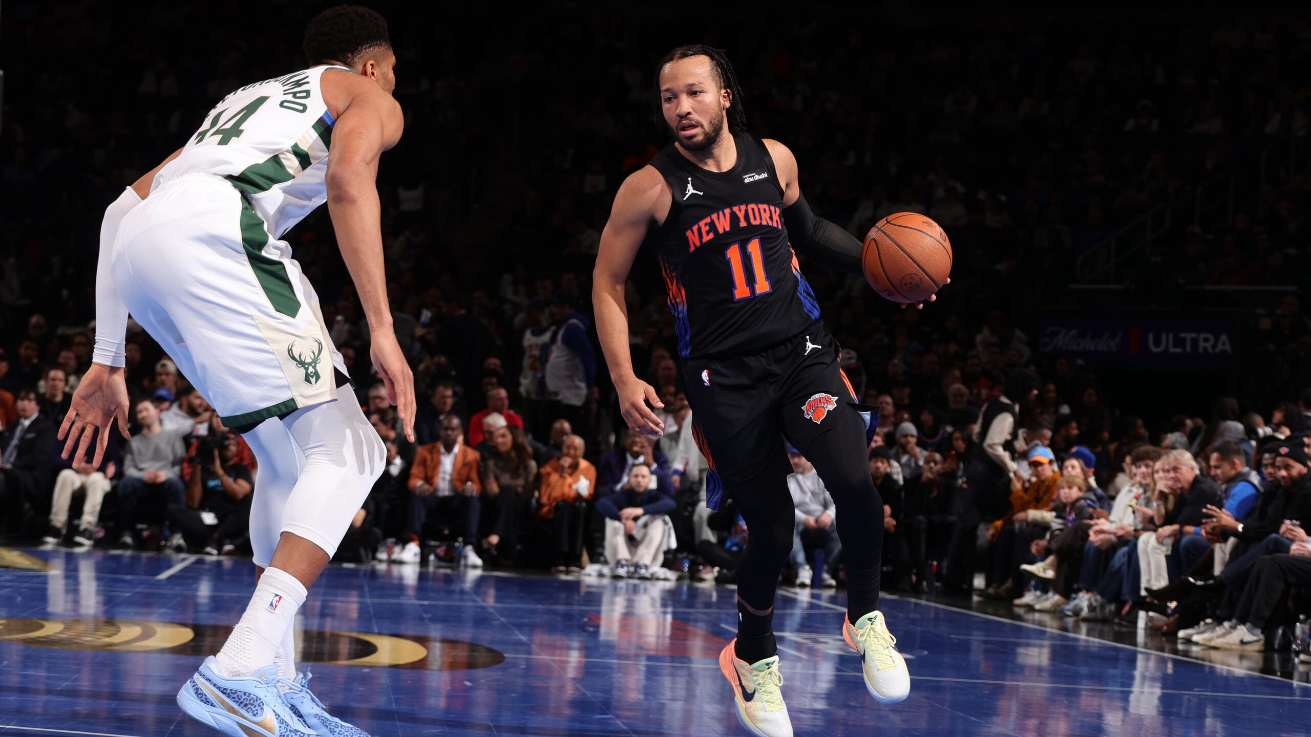Milwaukee Bucks v New York Knicks