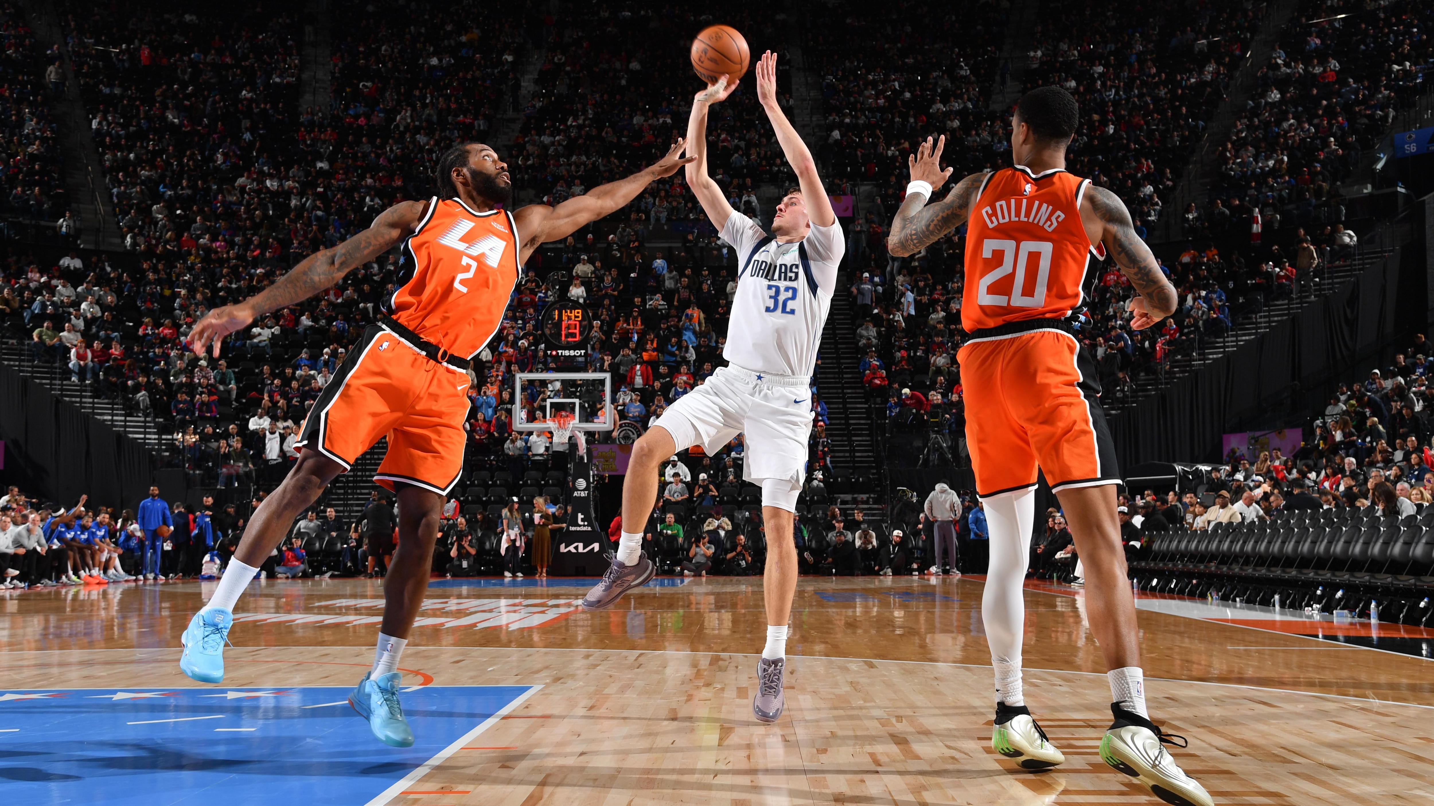 18-Year-Old Cooper Flagg's 35 Lifts Mavericks Past Clippers