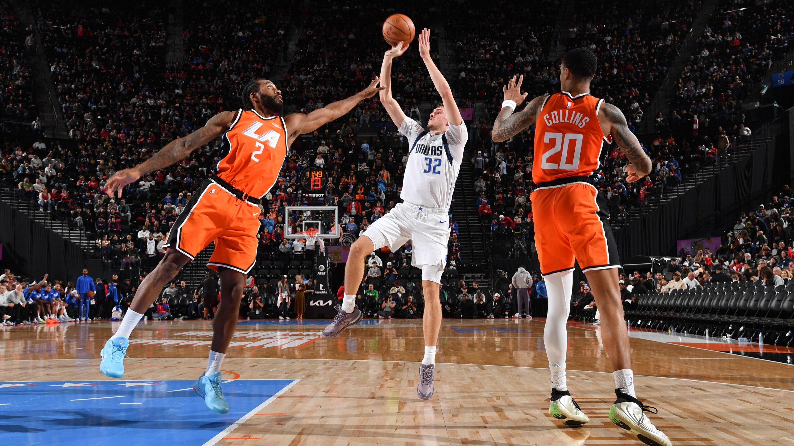 Dallas Mavericks v Los Angeles Clippers