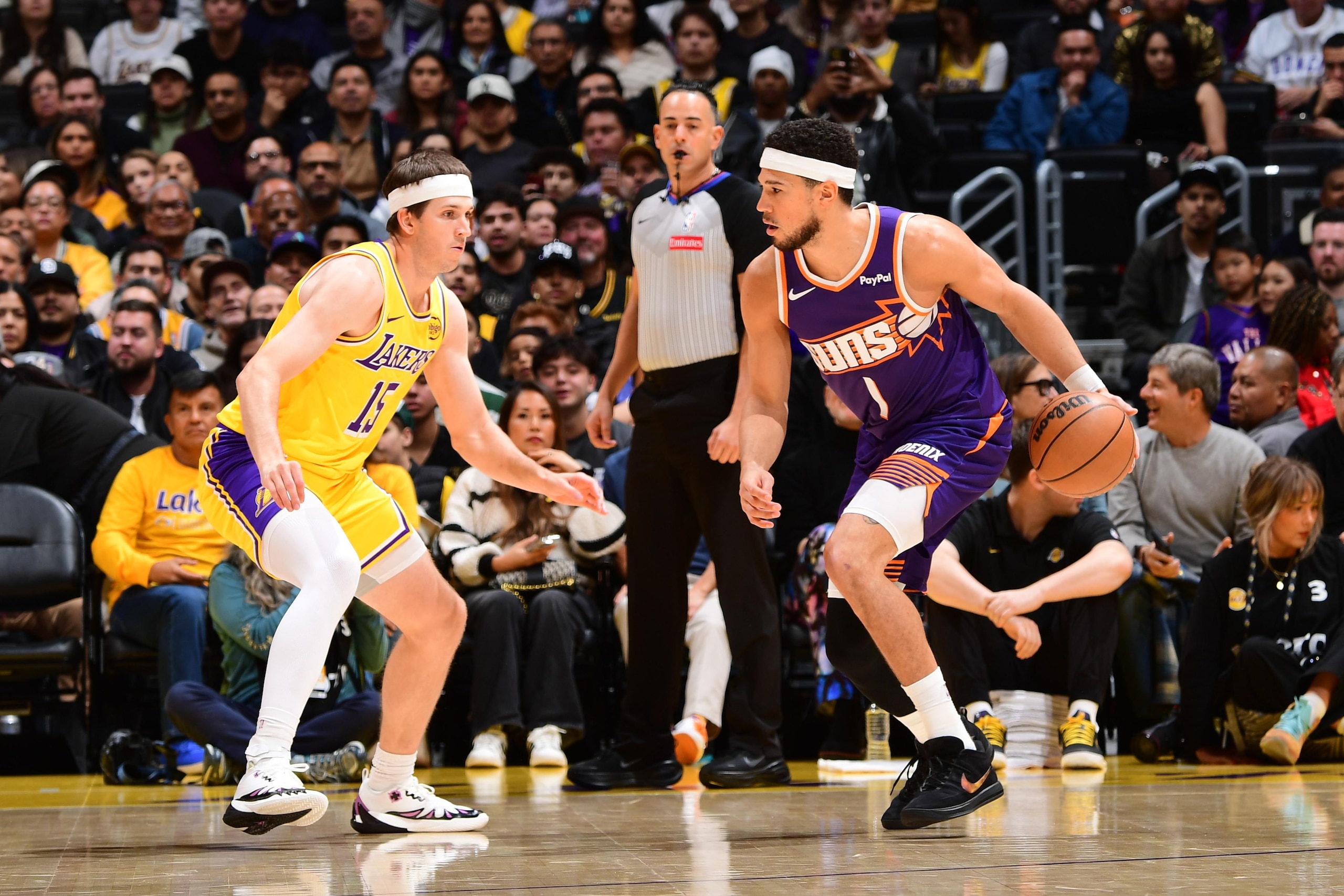 Phoenix Suns v Los Angeles Lakers