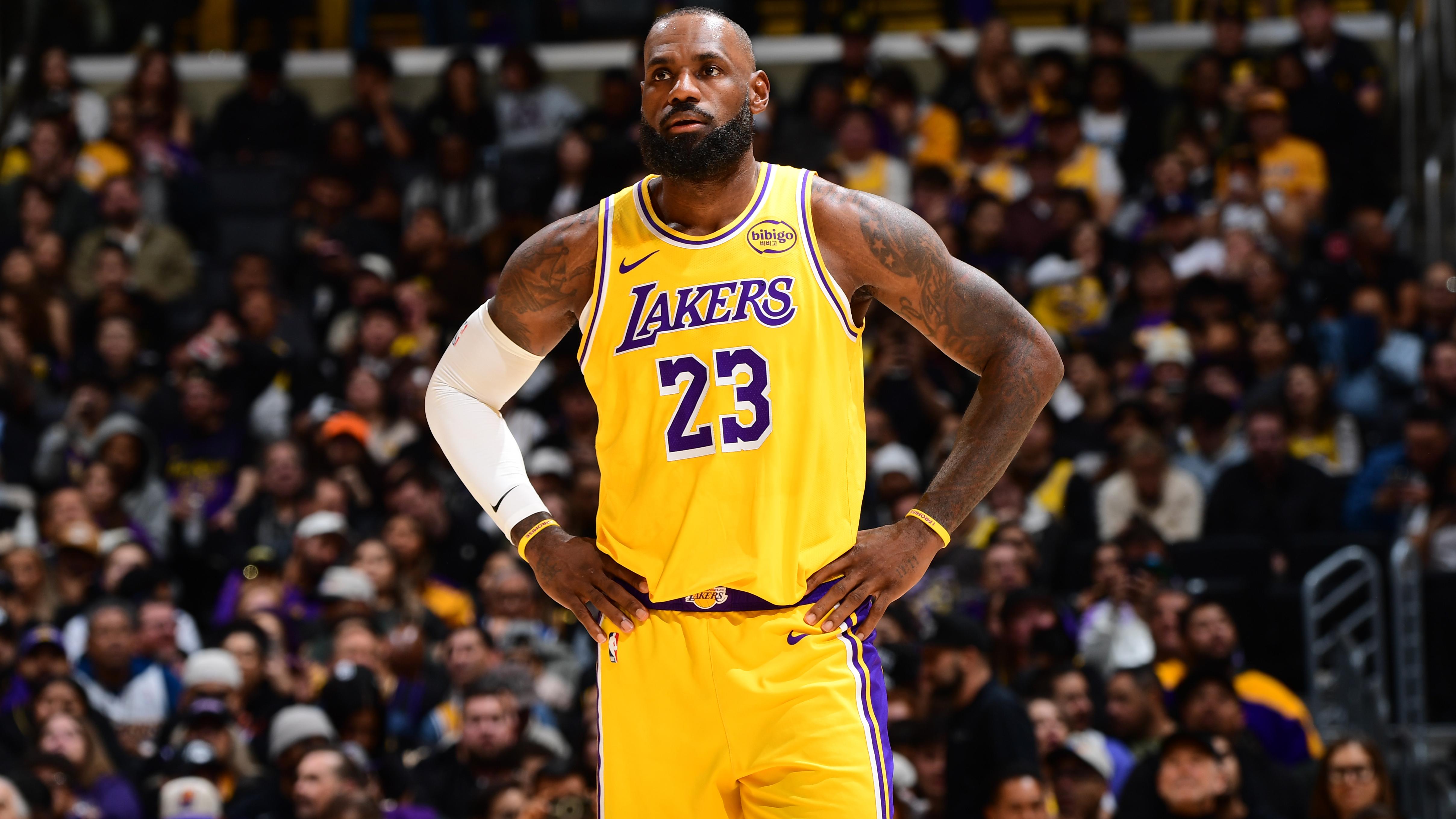 Lakers' LeBron James Jokes About $5.2M Rookie Card