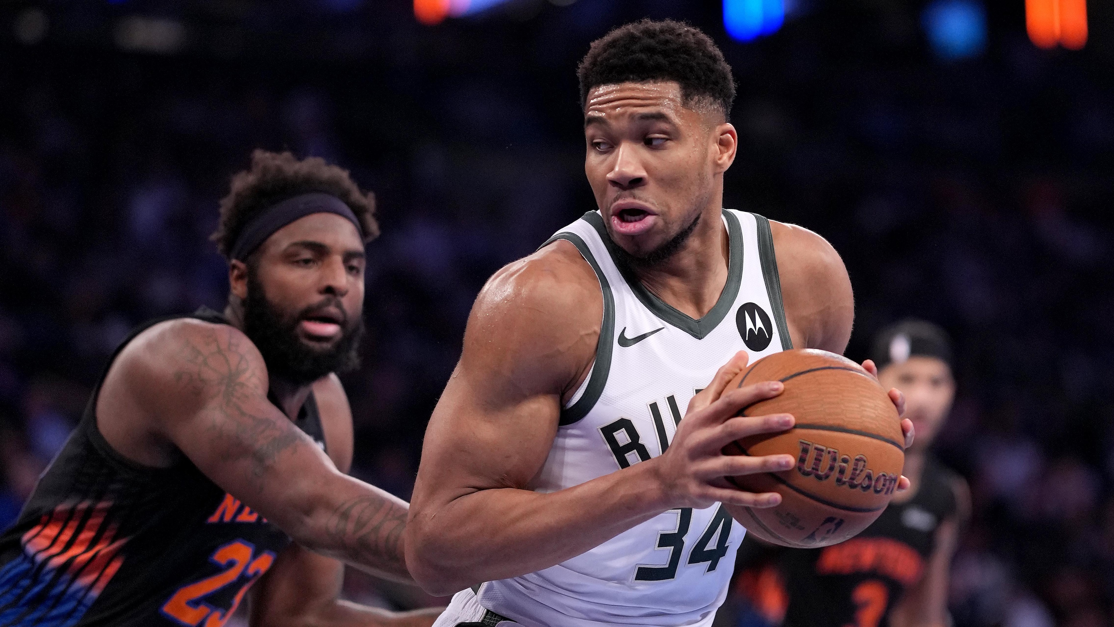 Milwaukee Bucks v New York Knicks