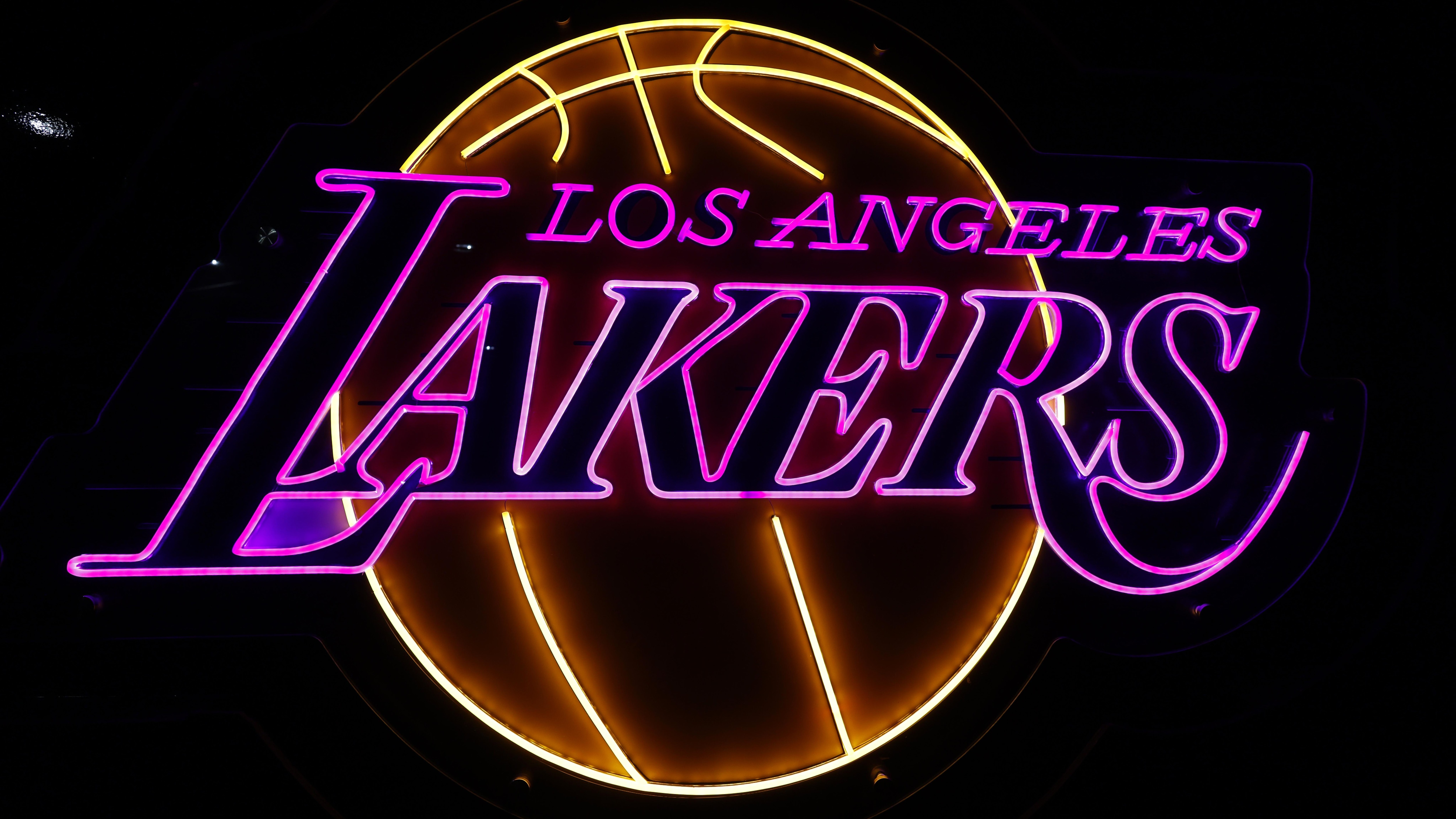 Dallas Mavericks v Los Angeles Lakers