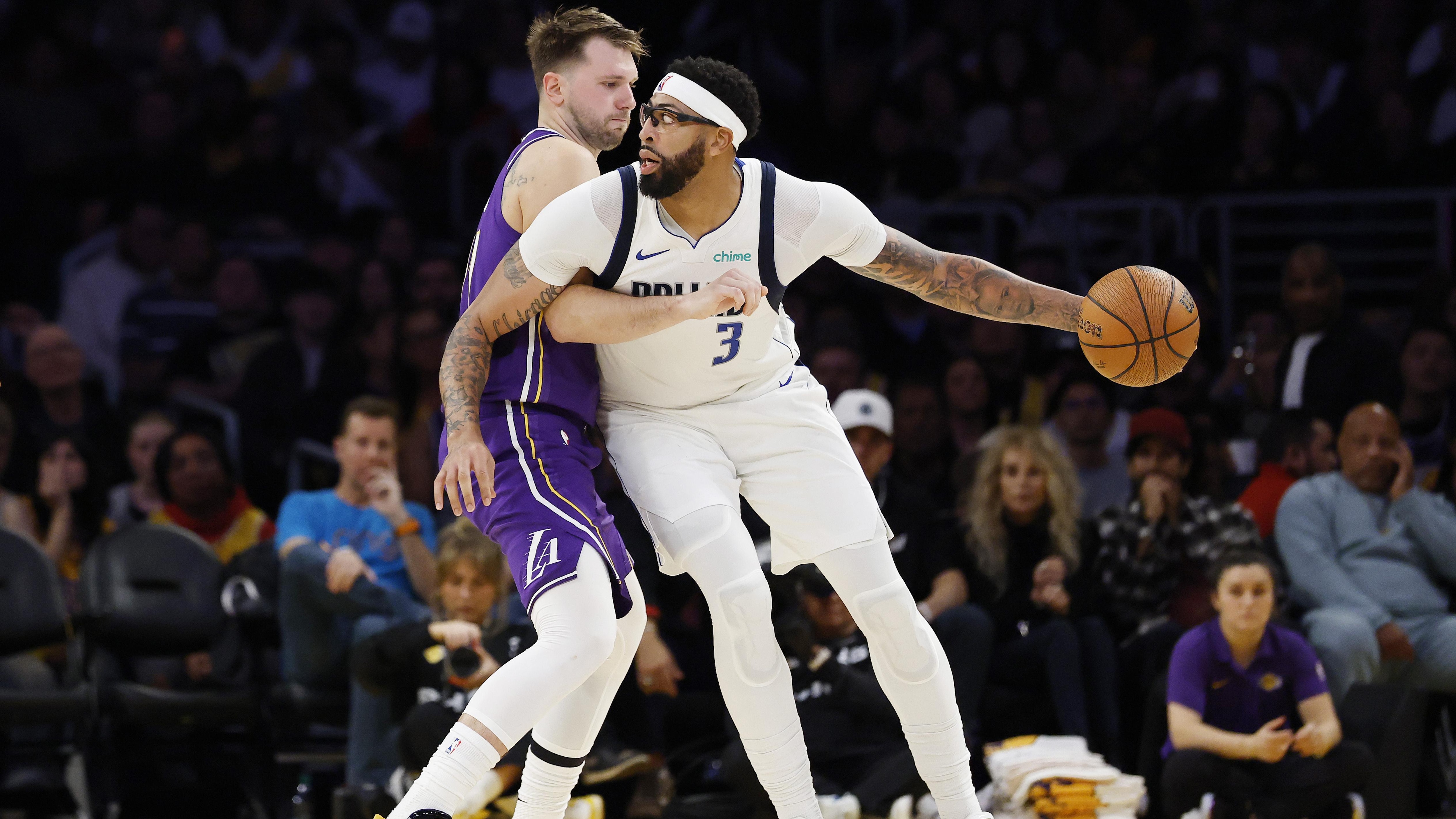 Reaves' 38 Helps Lakers Spoil Anthony Davis, Mavericks