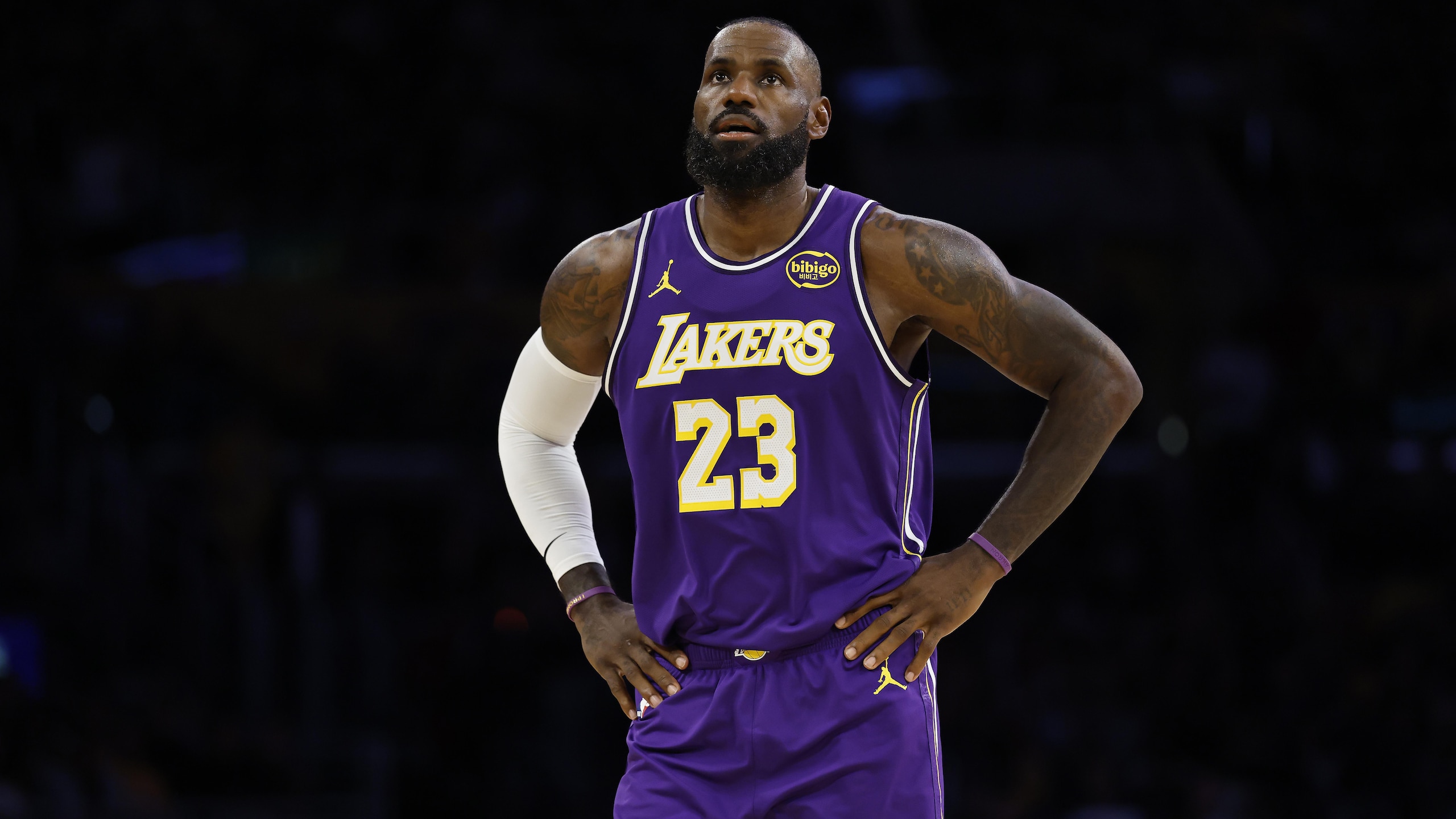 Dallas Mavericks v Los Angeles Lakers