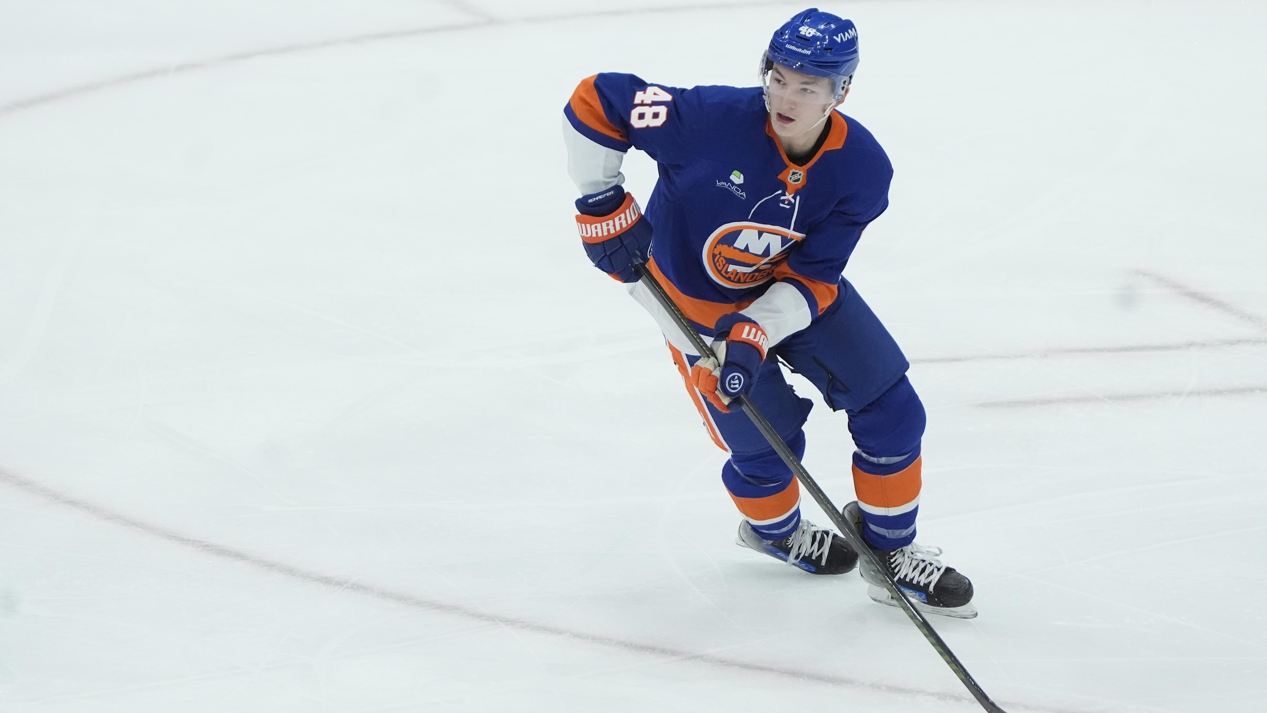 NHL: DEC 04 Avalanche at Islanders NHL: DEC 04 Avalanche at Islanders