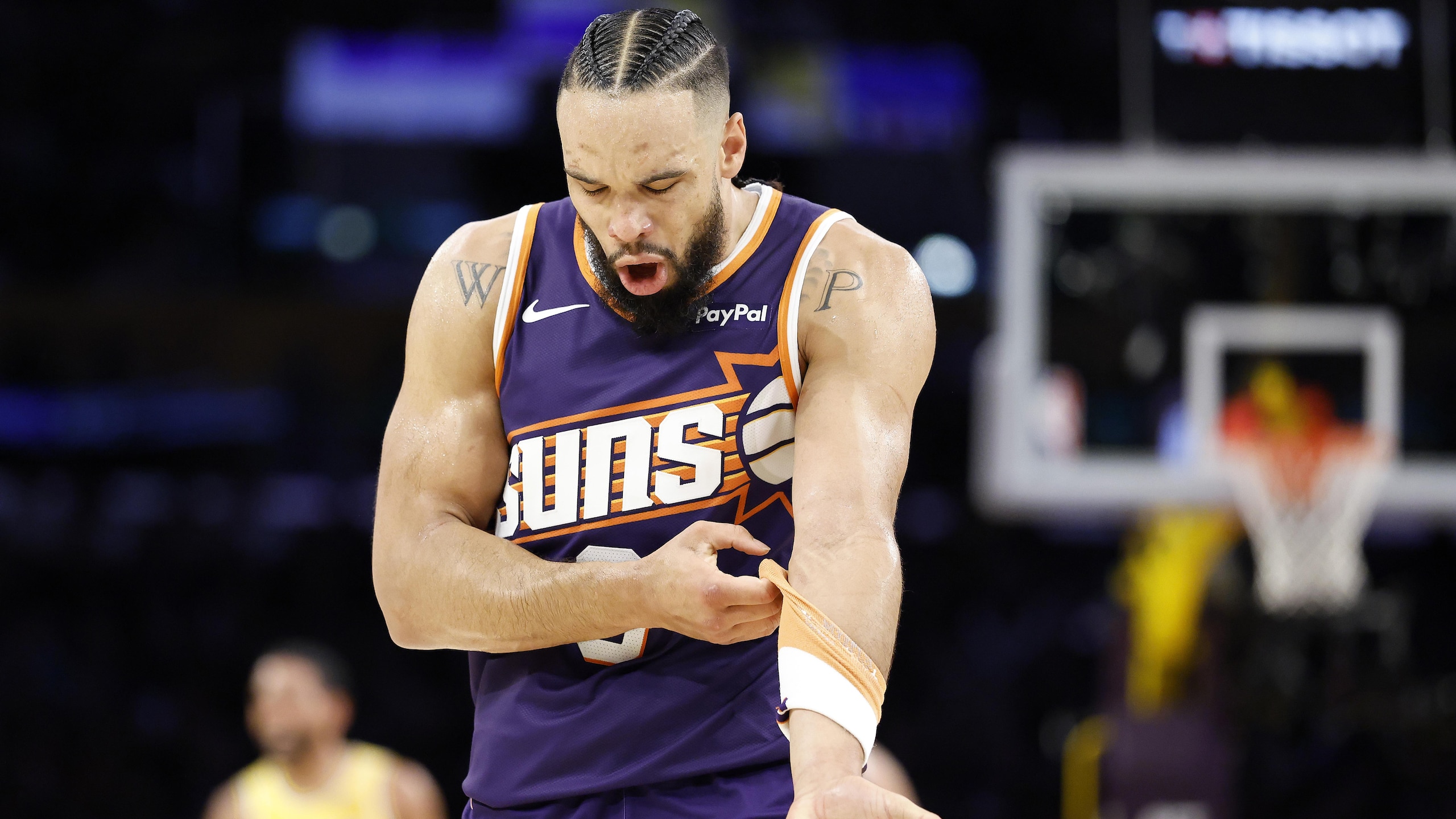 Phoenix Suns v Los Angeles Lakers