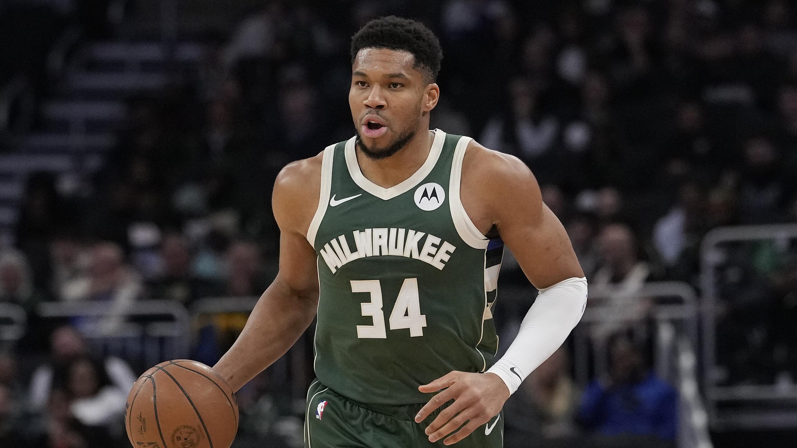 Detroit Pistons v Milwaukee Bucks
