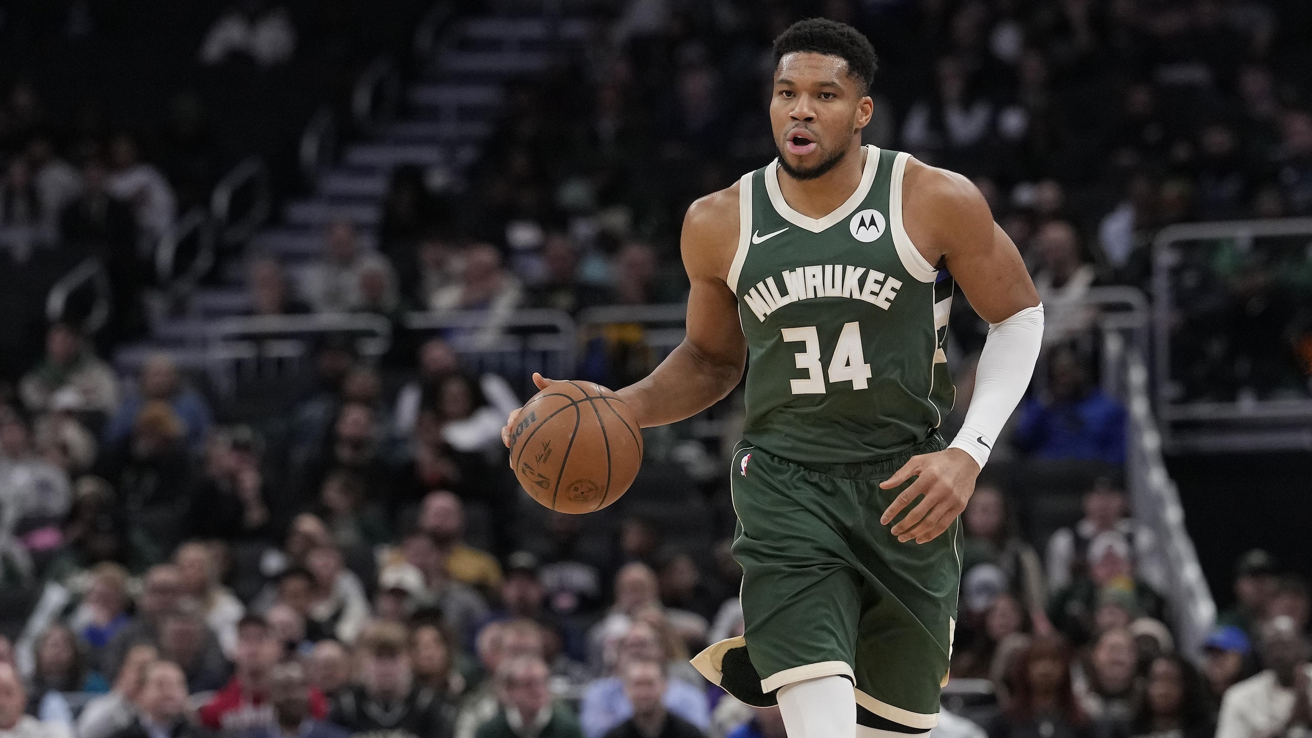 Detroit Pistons v Milwaukee Bucks
