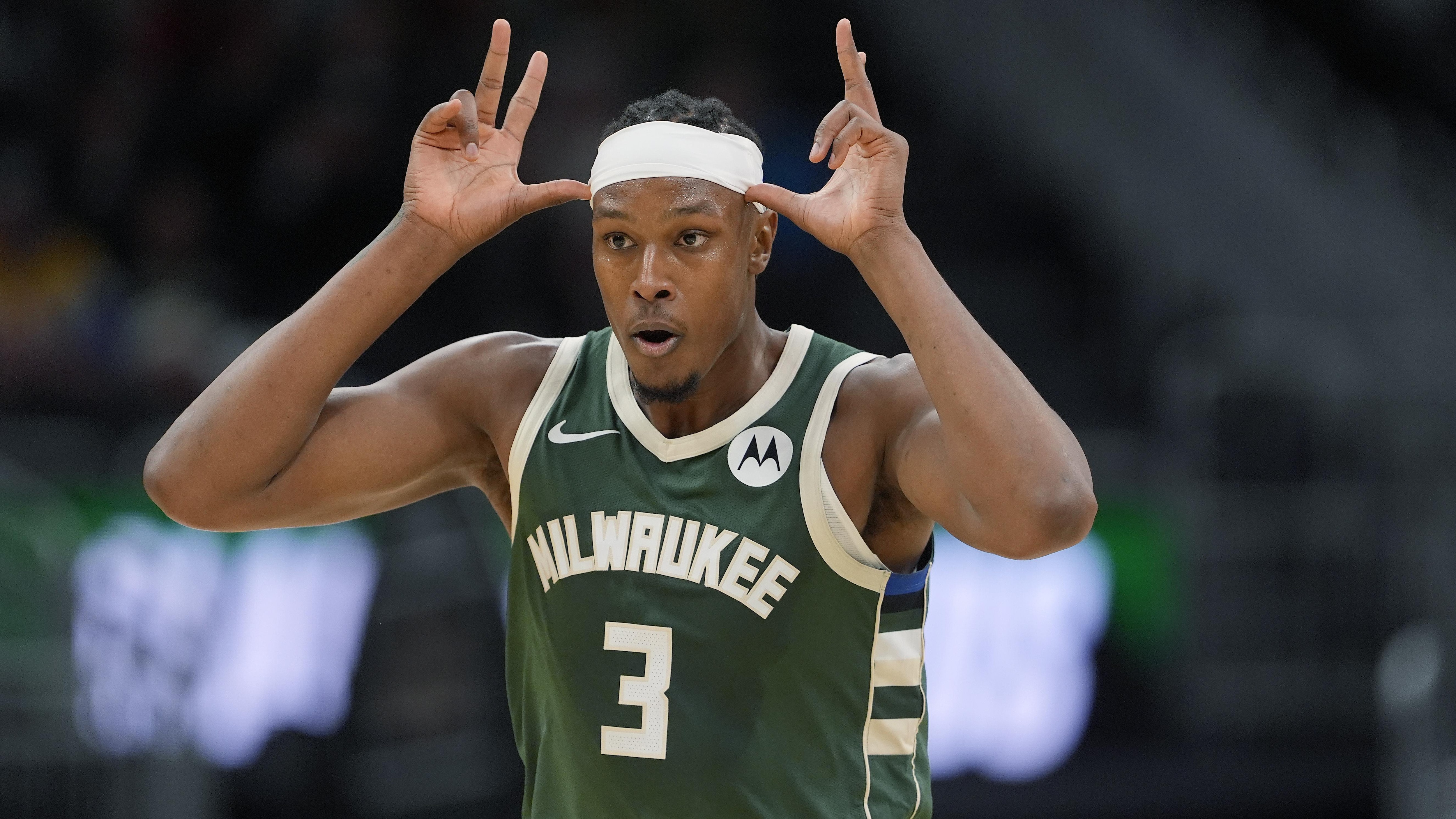 Detroit Pistons v Milwaukee Bucks