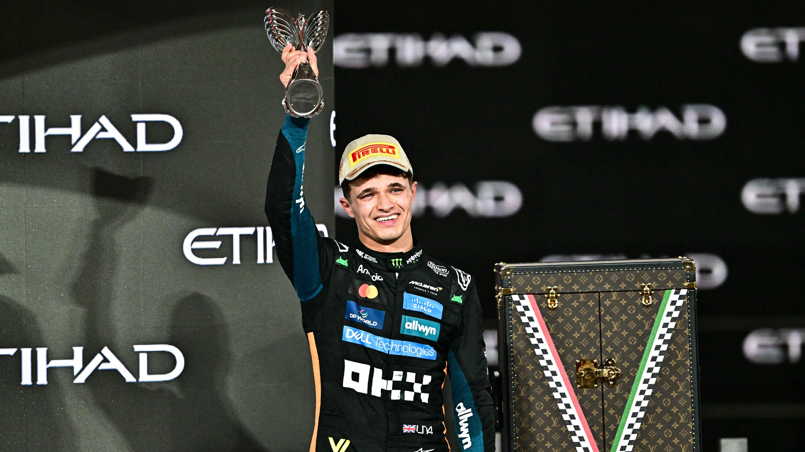 AUTO-PRIX-F1-UAE-PODIUM