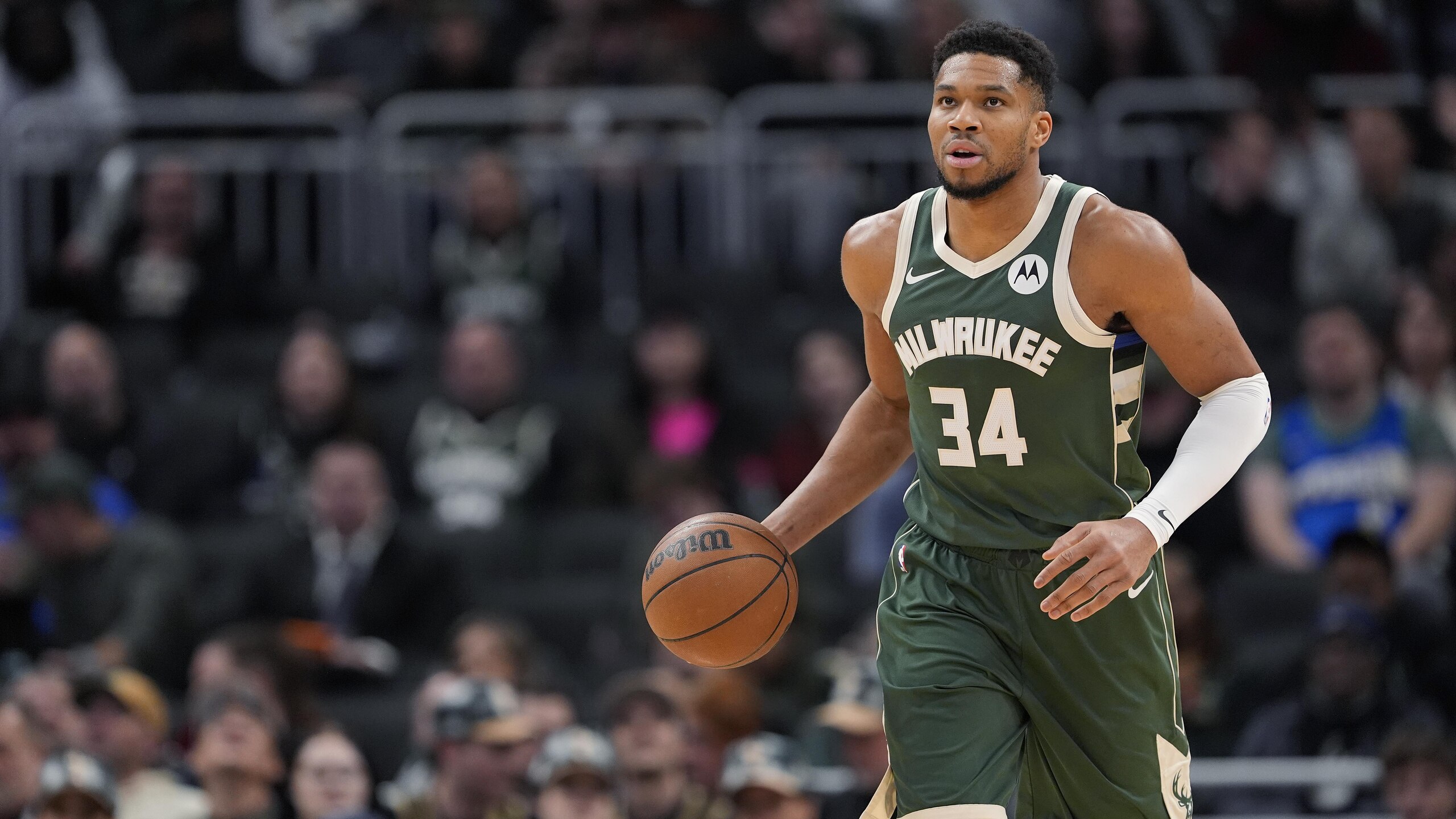 Detroit Pistons v Milwaukee Bucks